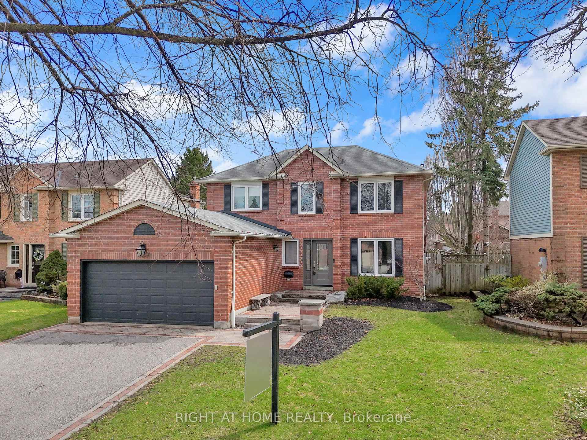 527 Beech Street E Whitby Ontario Canada Sale residential Cecilia Stroeder Right at Home Realty, Brokerage*