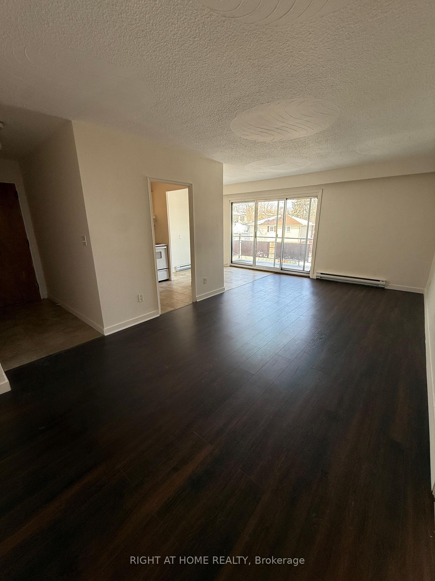 9 - 346 Elgin Court Oshawa Ontario Canada Rent residential Huseyin Perk Right at Home Realty, Brokerage*