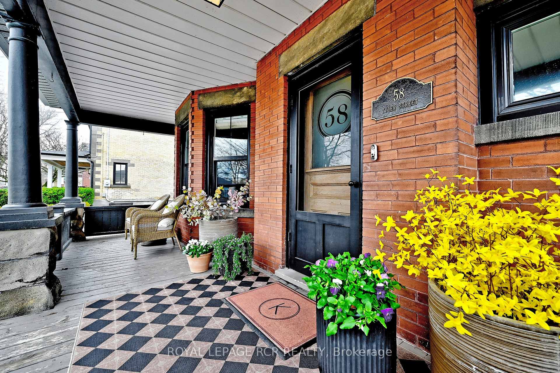 58 Tyler Street Aurora Ontario Canada Sale residential Phil Queen Royal LePage RCR Realty, Brokerage *