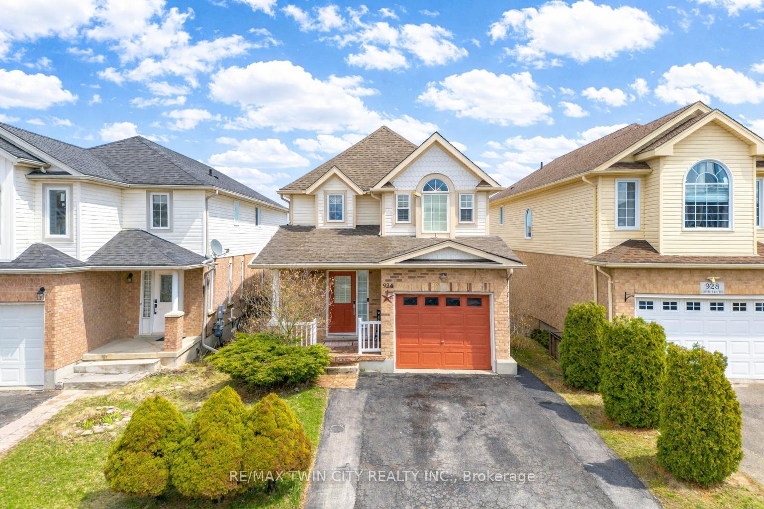 924 Copper Leaf Crescent Kitchener Ontario Canada Sale residential Frieda Kotsopoulos RE/MAX Twin City Realty Inc., Brokerage *