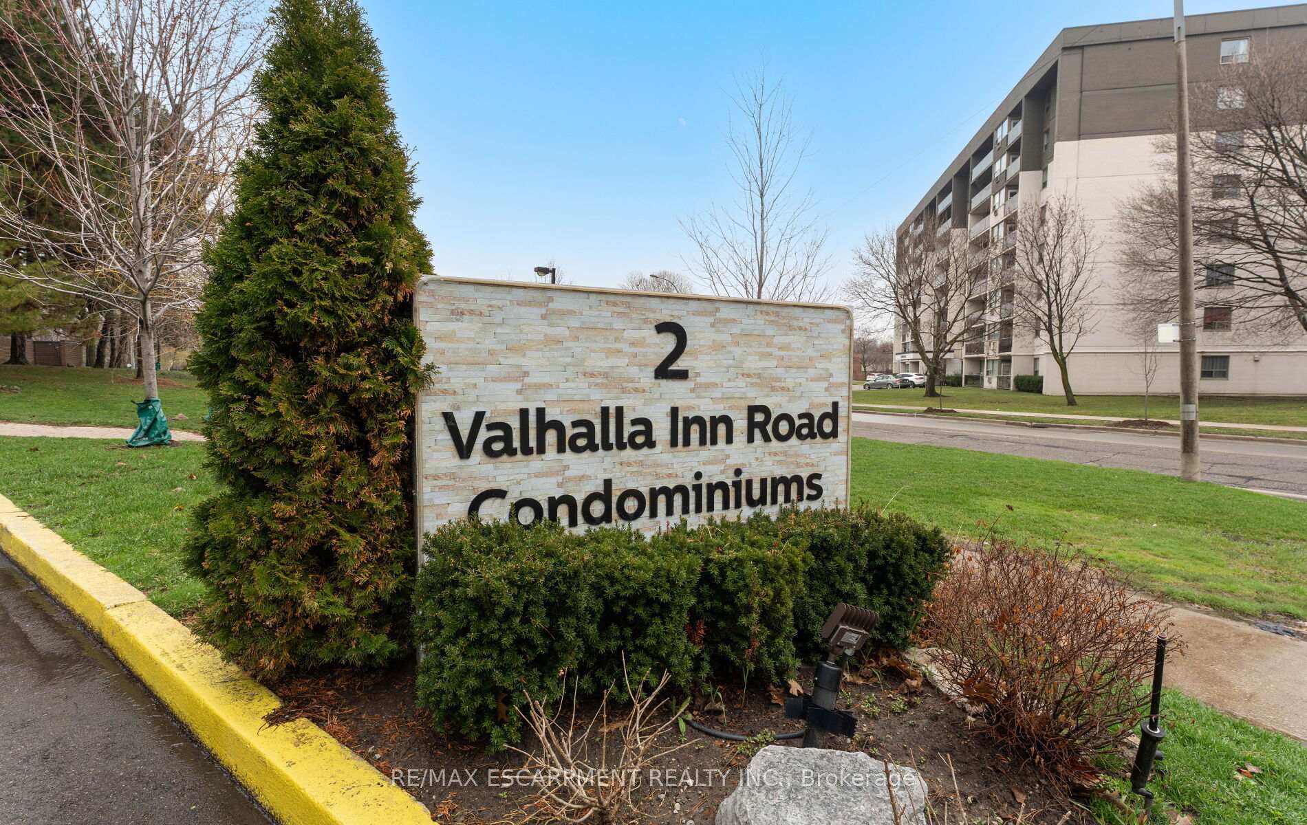 308C - 2 VALHALLA INN Road Toronto Ontario Canada Sale residential   MOVETA REALTY INC., Brokerage*
