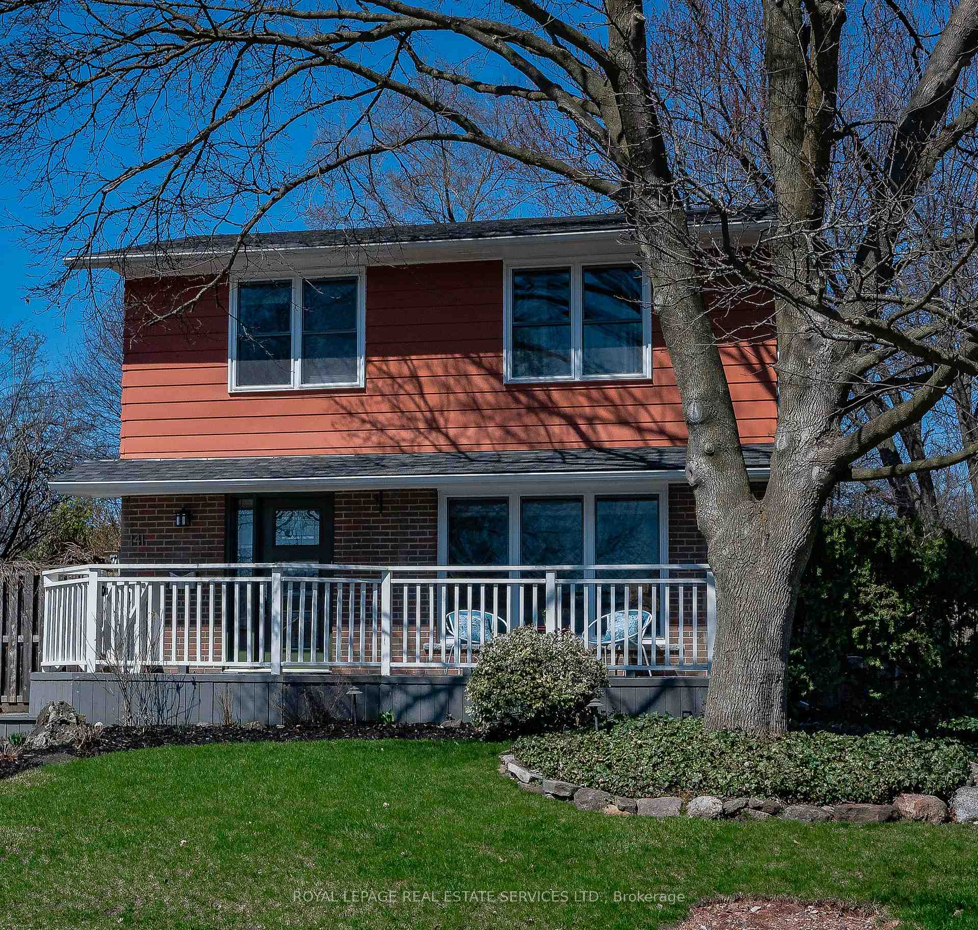 141 Oakdale Drive Oakville Ontario Canada Sale residential   AKARAT Group Inc.