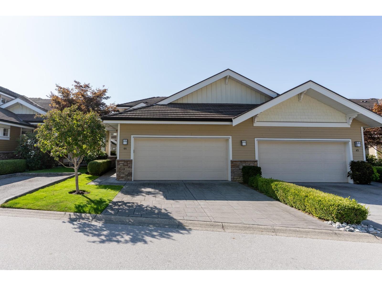 44 14655 32 AVENUE Surrey British Columbia Canada Sale residential   HomeLife Benchmark Realty Corp.