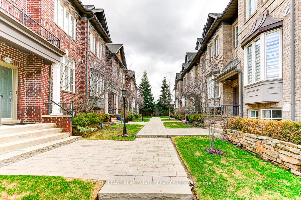 #8 - 245 Van Dusen Boulevard Toronto Ontario Canada Sale residential APRIL  ESTEVES ROYAL LEPAGE REAL ESTATE SERVICES LTD. Brokerage*