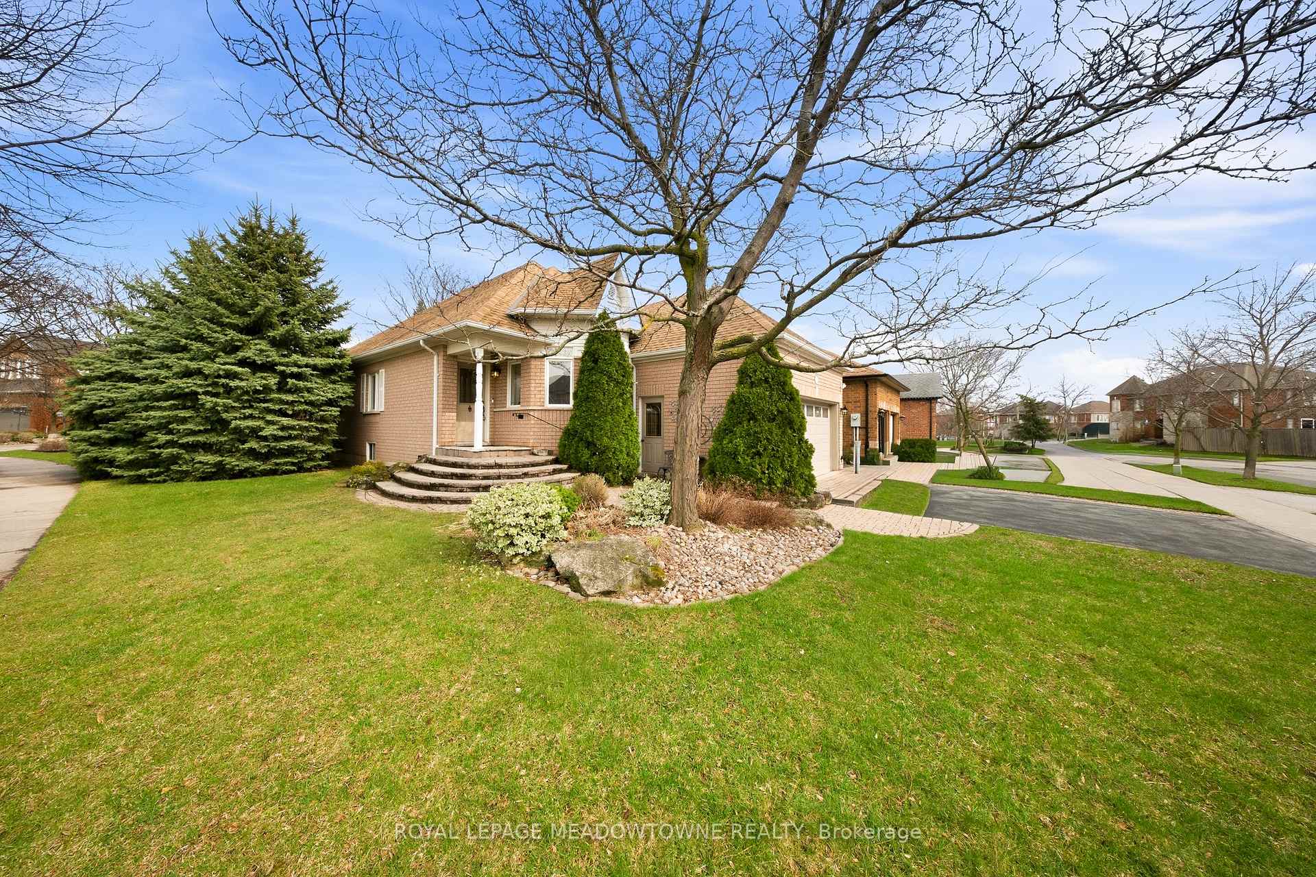 20 Huffmann Drive Halton Hills Ontario Canada Sale residential Sue  Coulighan  Royal LePage Meadowtowne Realty, Brokerage *
