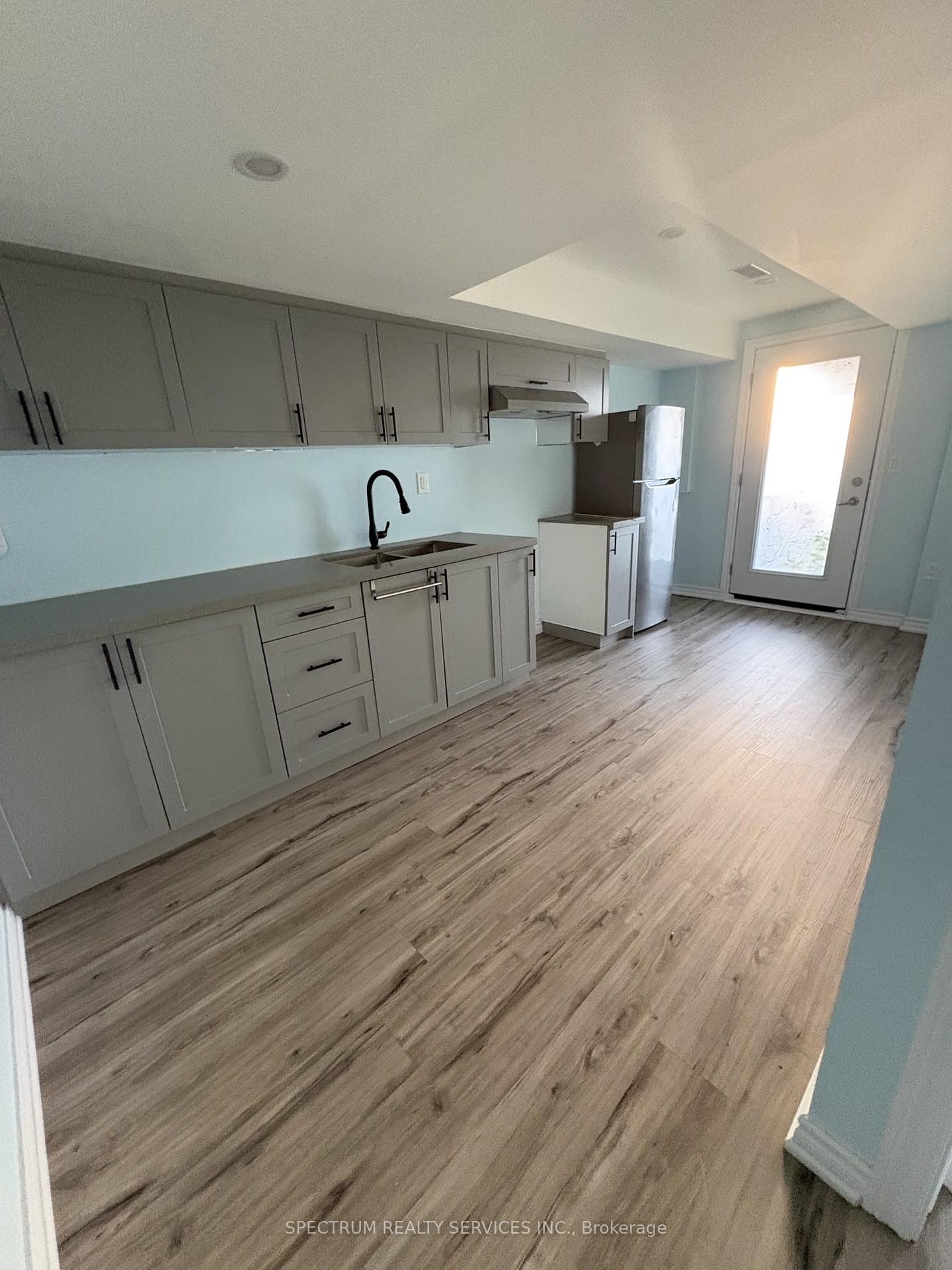 1816 Silverstone Crescent Oshawa Ontario Canada Rent residential Lazlo Vavrovics Spectrum Realty Services Inc., Brokerage *