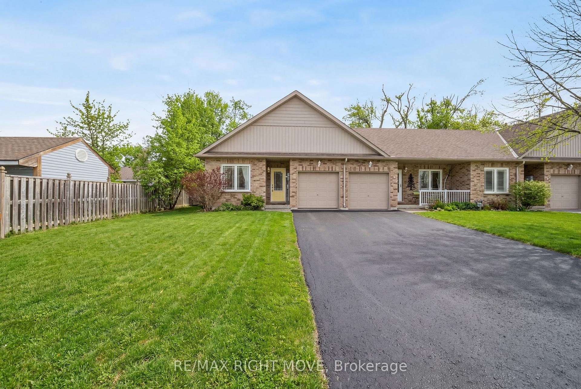 3 Taylor Drive Orillia Ontario Canada Sale residential Damian Strak RE/MAX RIGHT MOVE, BROKERAGE *