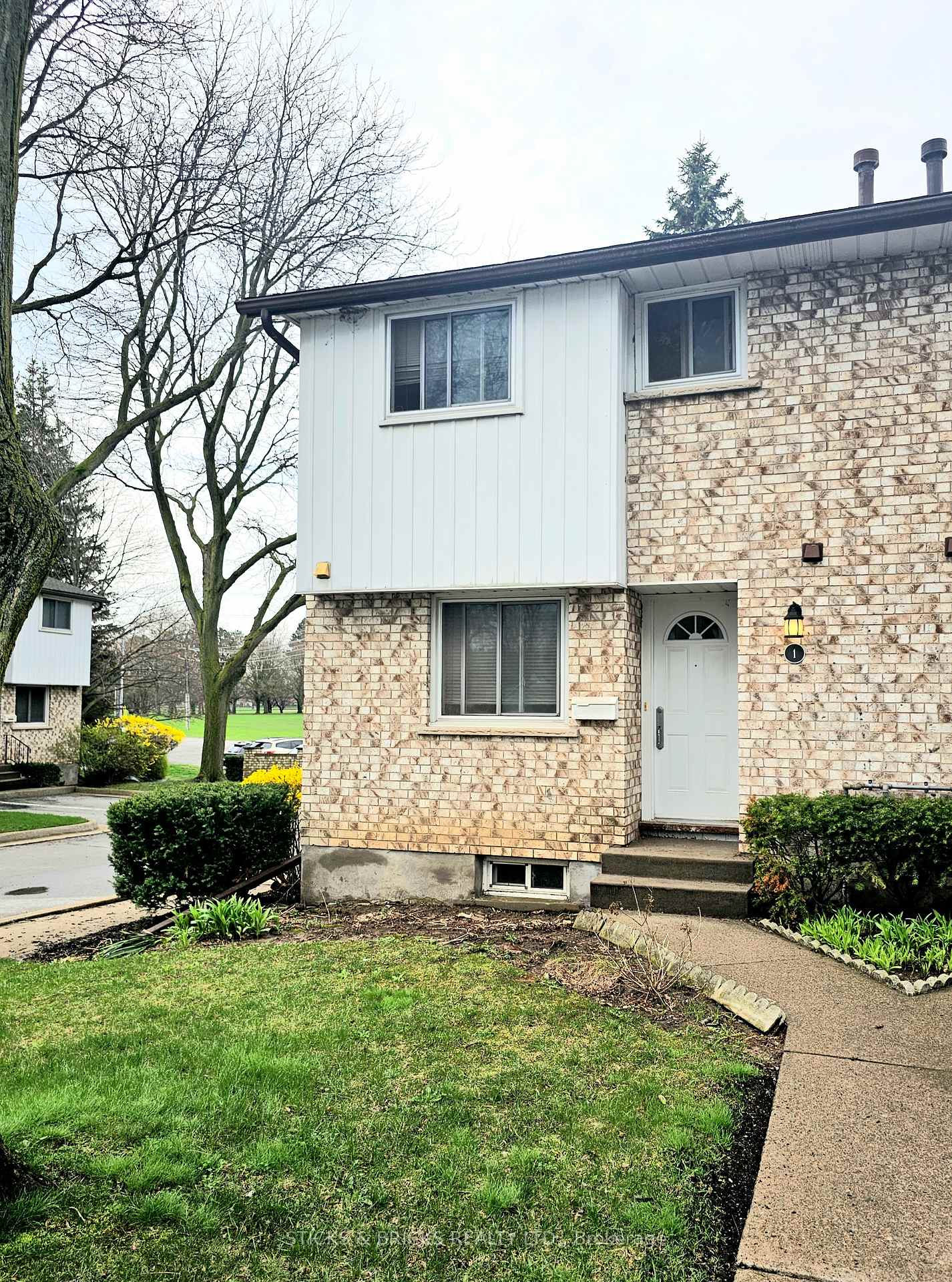1 - 5815 SWAYZE Drive Niagara Falls Ontario Canada Sale residential MINKI BANWAIT ROYAL LEPAGE PRG REAL ESTATE, BROKERAGE*