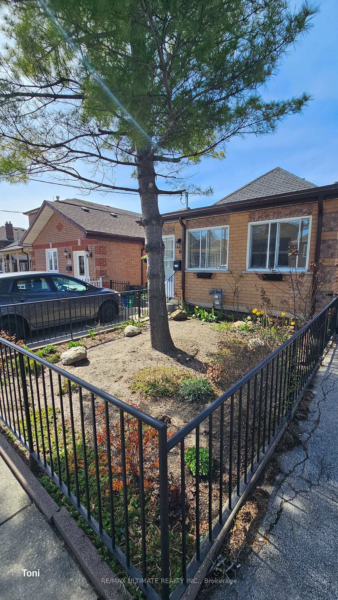 16 Failsworth Avenue Toronto Ontario Canada Rent residential Paulette Lewis RE/MAX Ultimate Realty Inc., Brokerage *