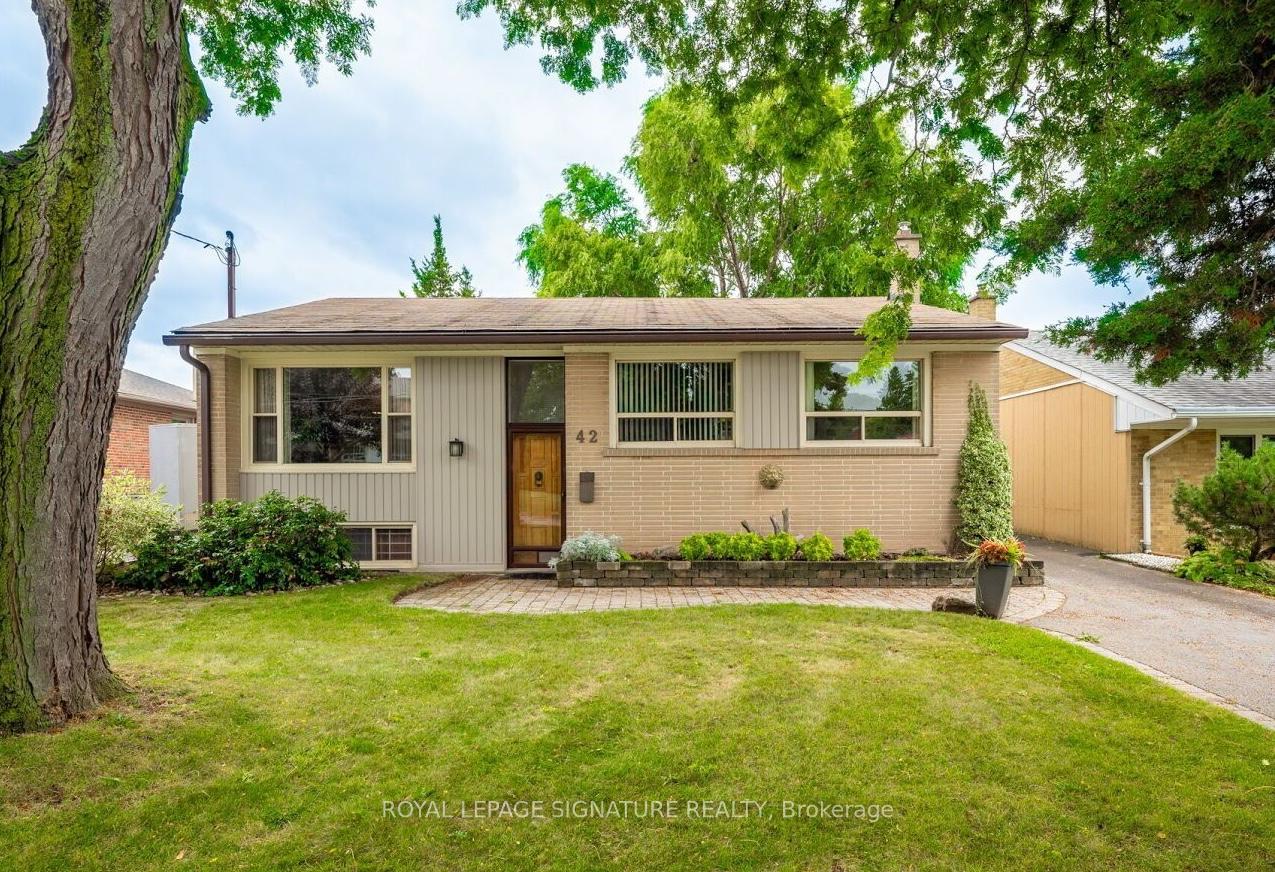 Mainfloor - 42 Jubilee Crescent Toronto Ontario Canada Rent residential Liliane Rezkalla Royal LePage Signature Realty, Brokerage