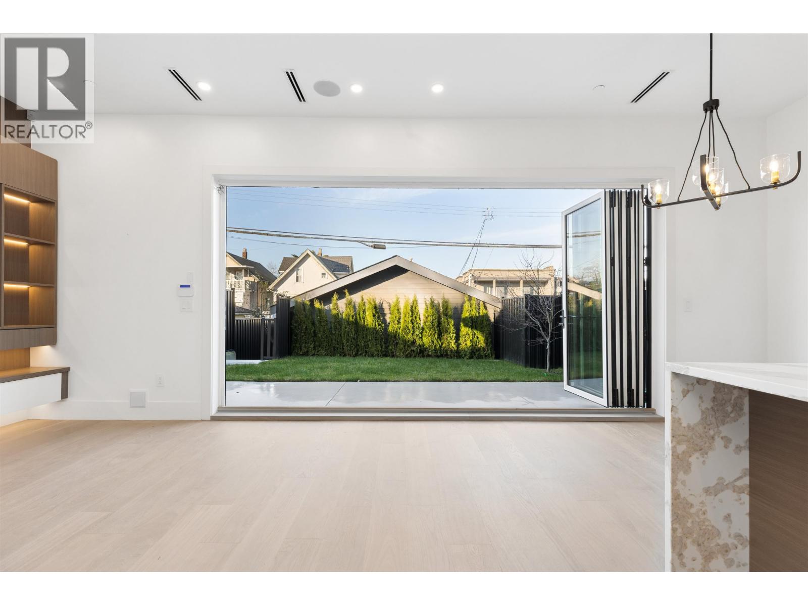 2 847 E 10 AVENUE Vancouver British Columbia Canada Sale residential   Oakwyn Realty, Brokerage*