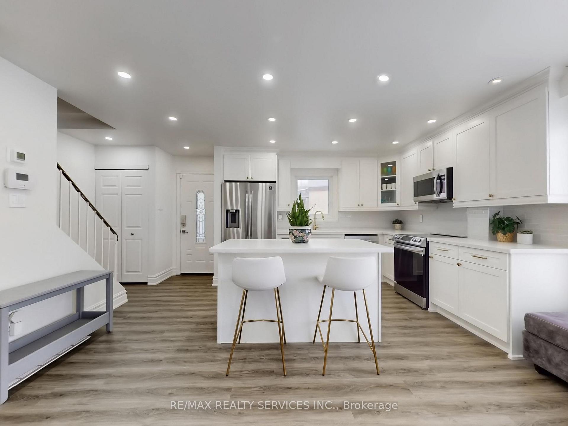 30 Haley Court Brampton Ontario Canada Sale residential Rich Copley RE/MAX Realty Services Inc., Brokerage*