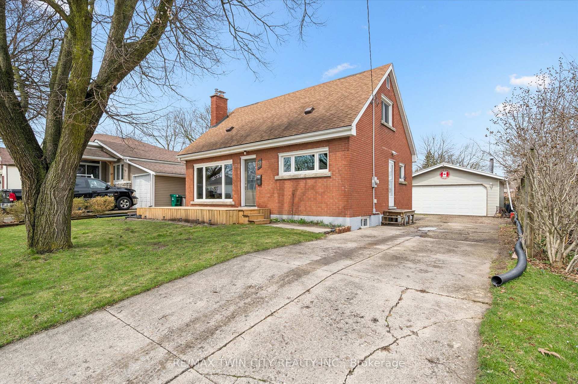 18 Close Avenue Cambridge Ontario Canada Sale residential NICOLE POHL RE/MAX Twin City Realty Inc., Brokerage*