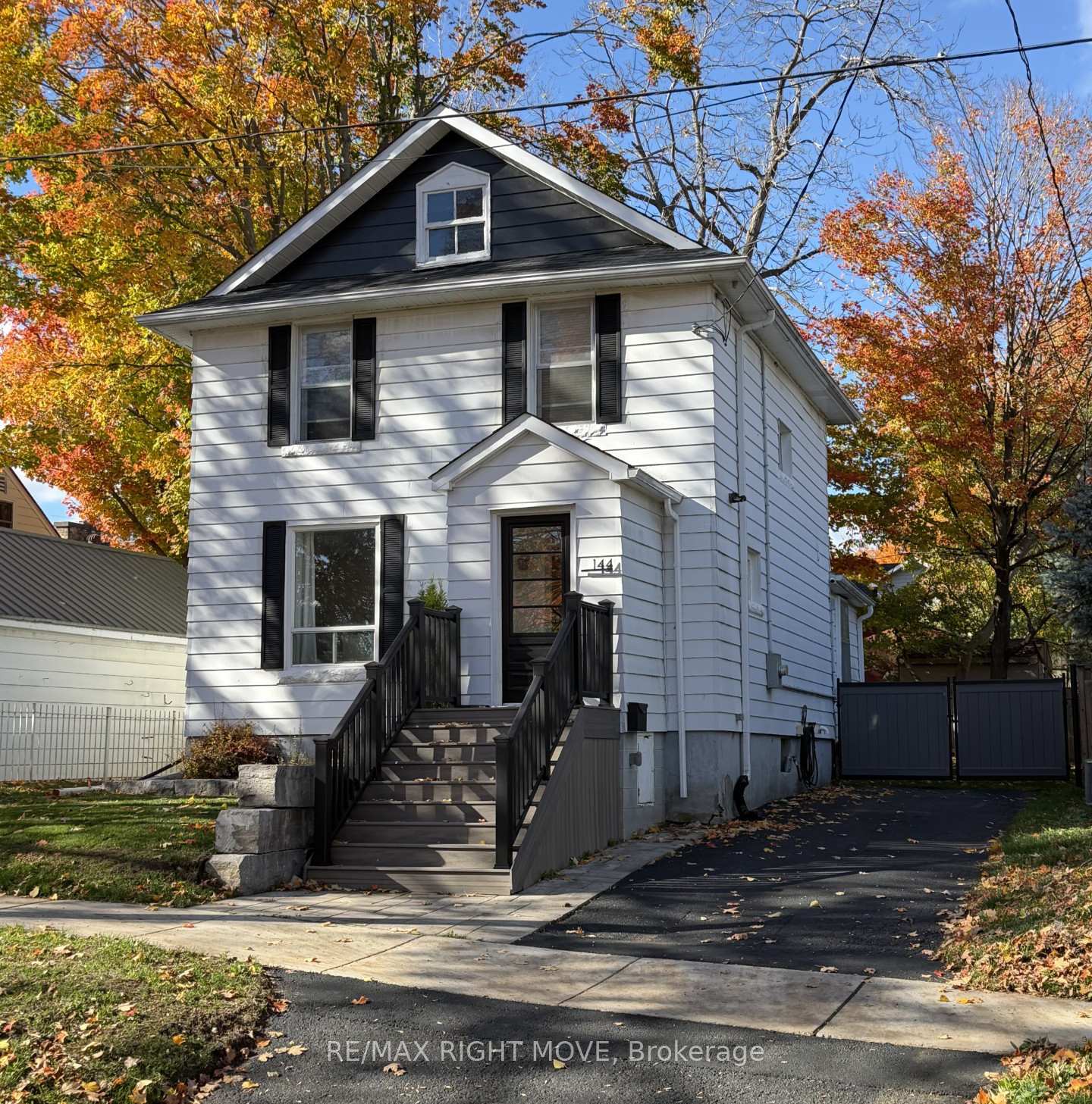 144 Cedar Street Orillia Ontario Canada Sale residential Damian Strak RE/MAX RIGHT MOVE, BROKERAGE *