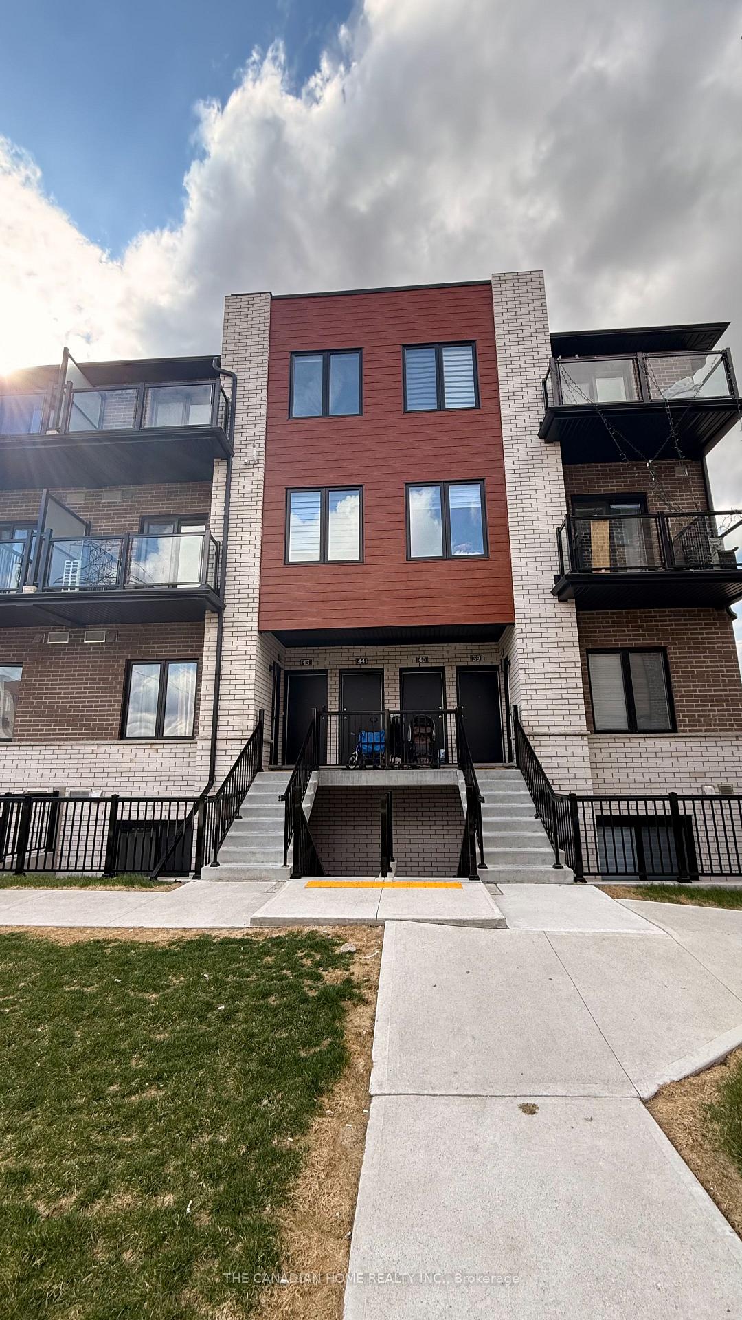 44 - 10 S Creek Drive Kitchener Ontario Canada Rent residential Frieda Kotsopoulos RE/MAX Twin City Realty Inc., Brokerage *