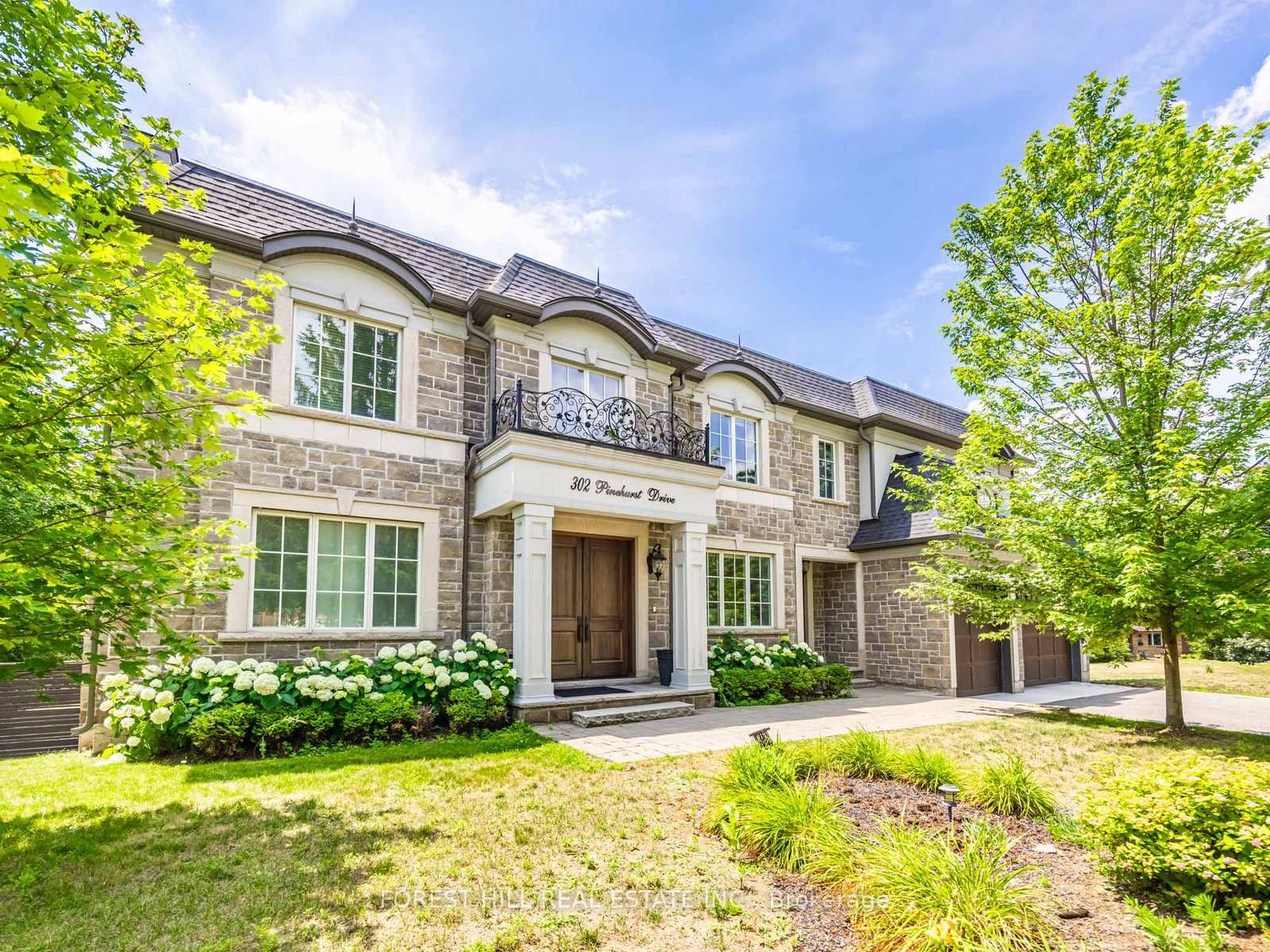 302 Pinehurst Drive W Oakville Ontario Canada Sale residential Toula Cousens Forest Hill Real Estate Inc., Brokerage *