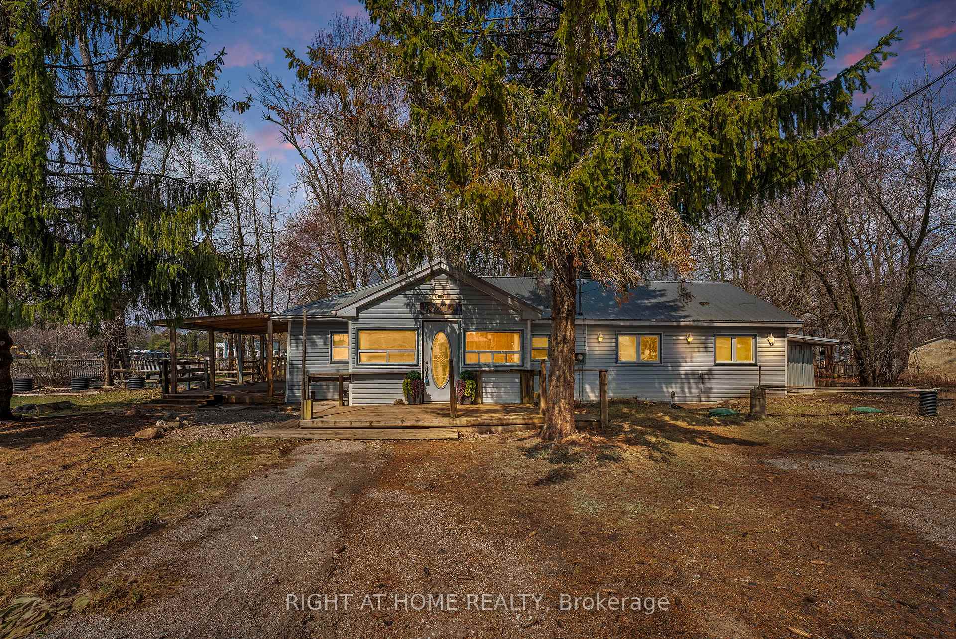 260 Beach Road Innisfil Ontario Canada Sale residential ELLEN IAKOVLEVA Right at Home Realty, Brokerage*