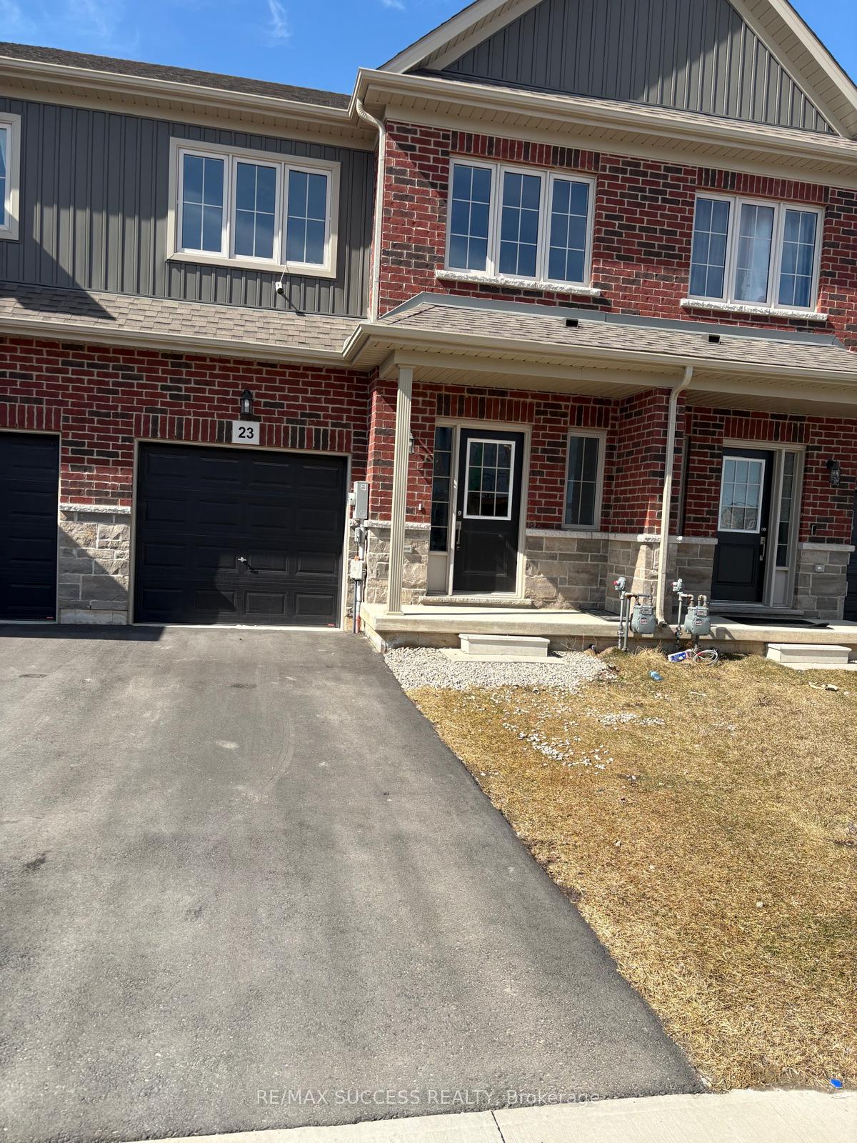 23 Lloyd Davies Way Hamilton Ontario Canada Rent residential Sunil Angrish RE/MAX Success Realty, Brokerage*
