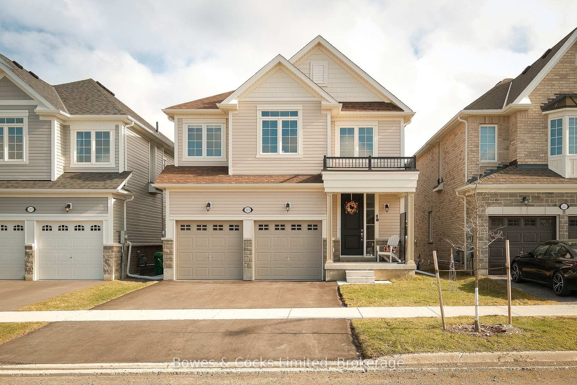 203 O'Neil Street Peterborough Ontario Canada Sale residential   HomeLife Preferred Realty Inc., Brokerage*