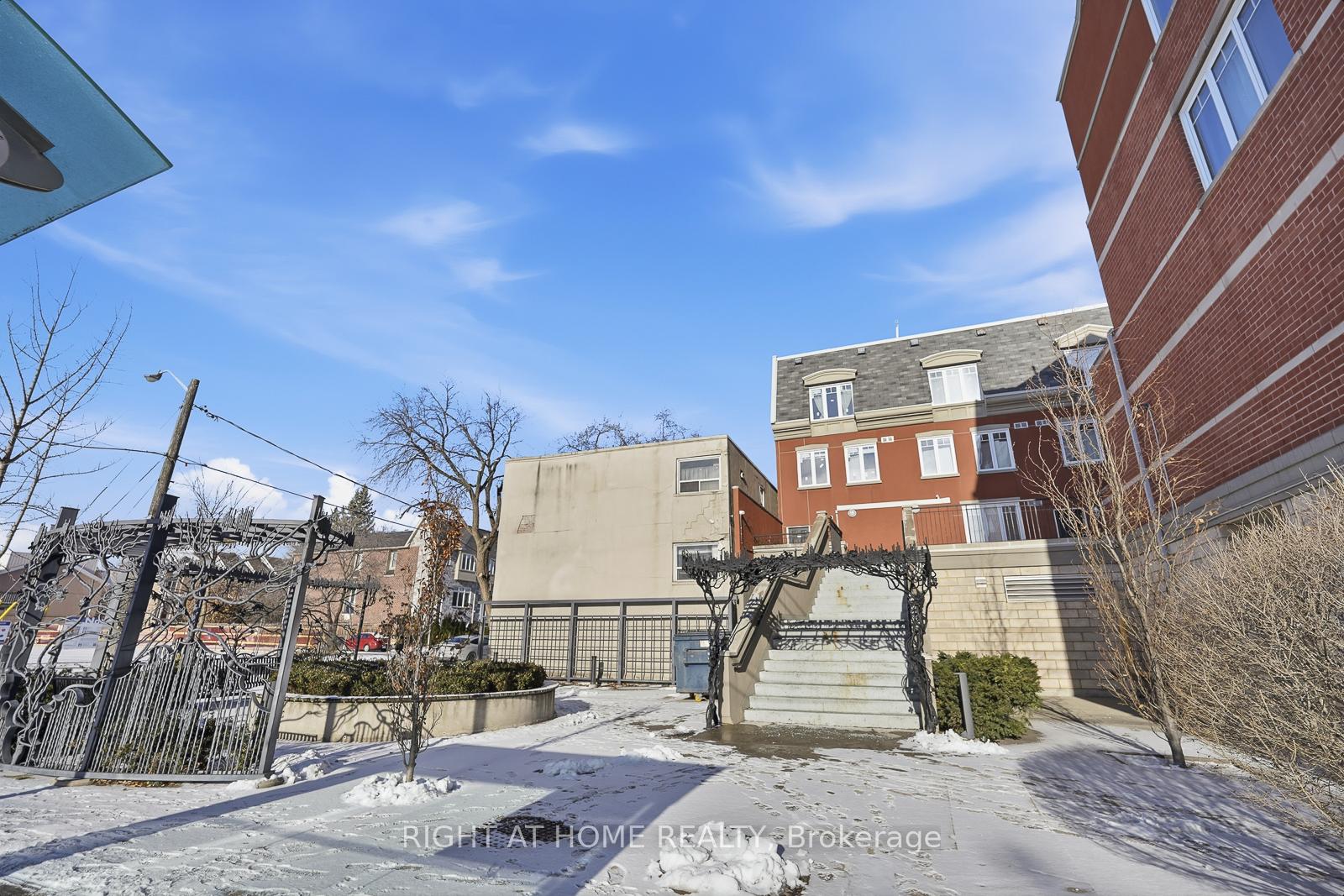 217 - 3400 Lake Shore Boulevard W Toronto Ontario Canada Sale residential ELLEN IAKOVLEVA Right at Home Realty, Brokerage*