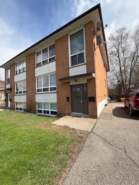 9 Ellen Street Mississauga Ontario Canada Rent residential Navdeep Gill HomeLife/Miracle Realty Ltd, Brokerage *