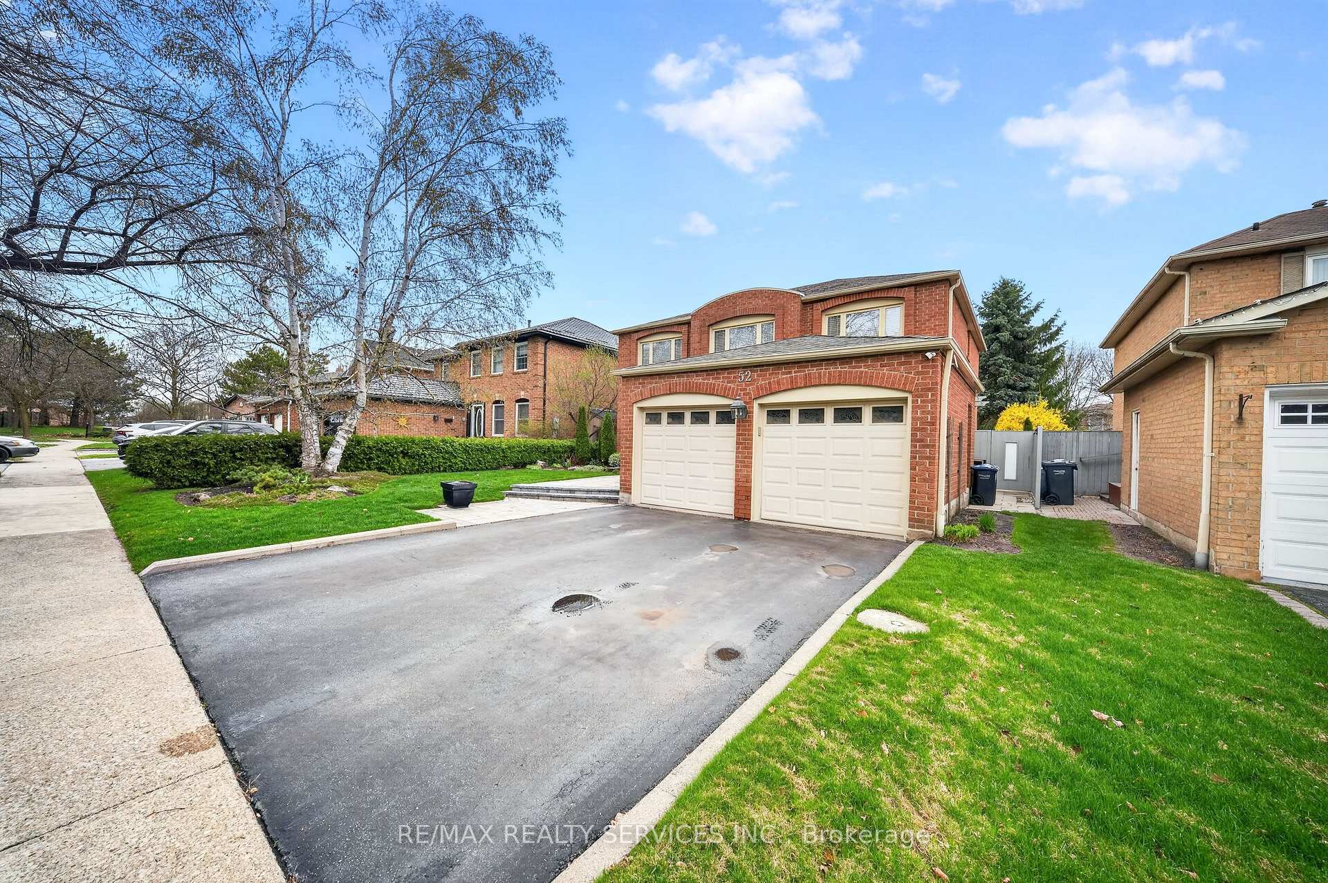 52 Nottingham Crescent Brampton Ontario Canada Sale residential LARRY PERSAUD RE/MAX Realty Services Inc., Brokerage*