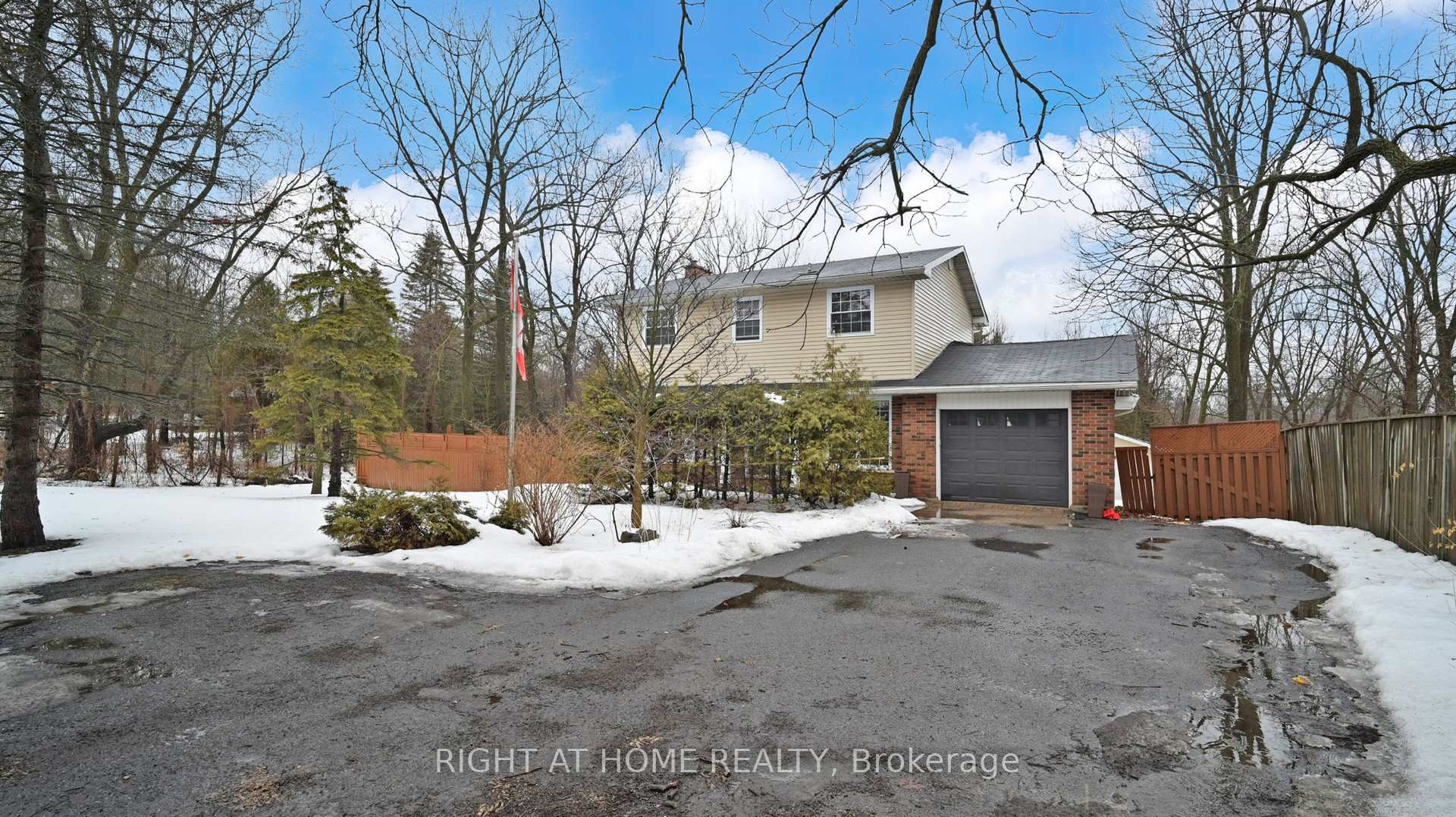 301 Garner Road E Hamilton Ontario Canada Sale residential Gamini Bandara Right at Home Realty, Brokerage*