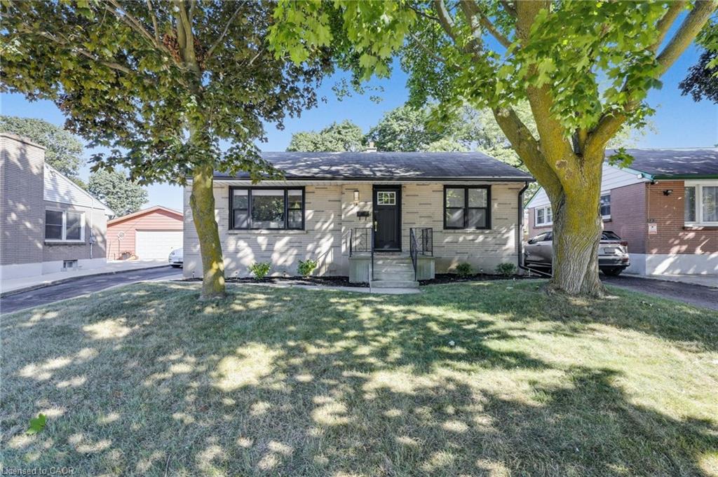 18 Tweedsmuir Avenue London Ontario Canada Sale residential Baljinder Sara HomeLife Silvercity Realty Inc., Brokerage *