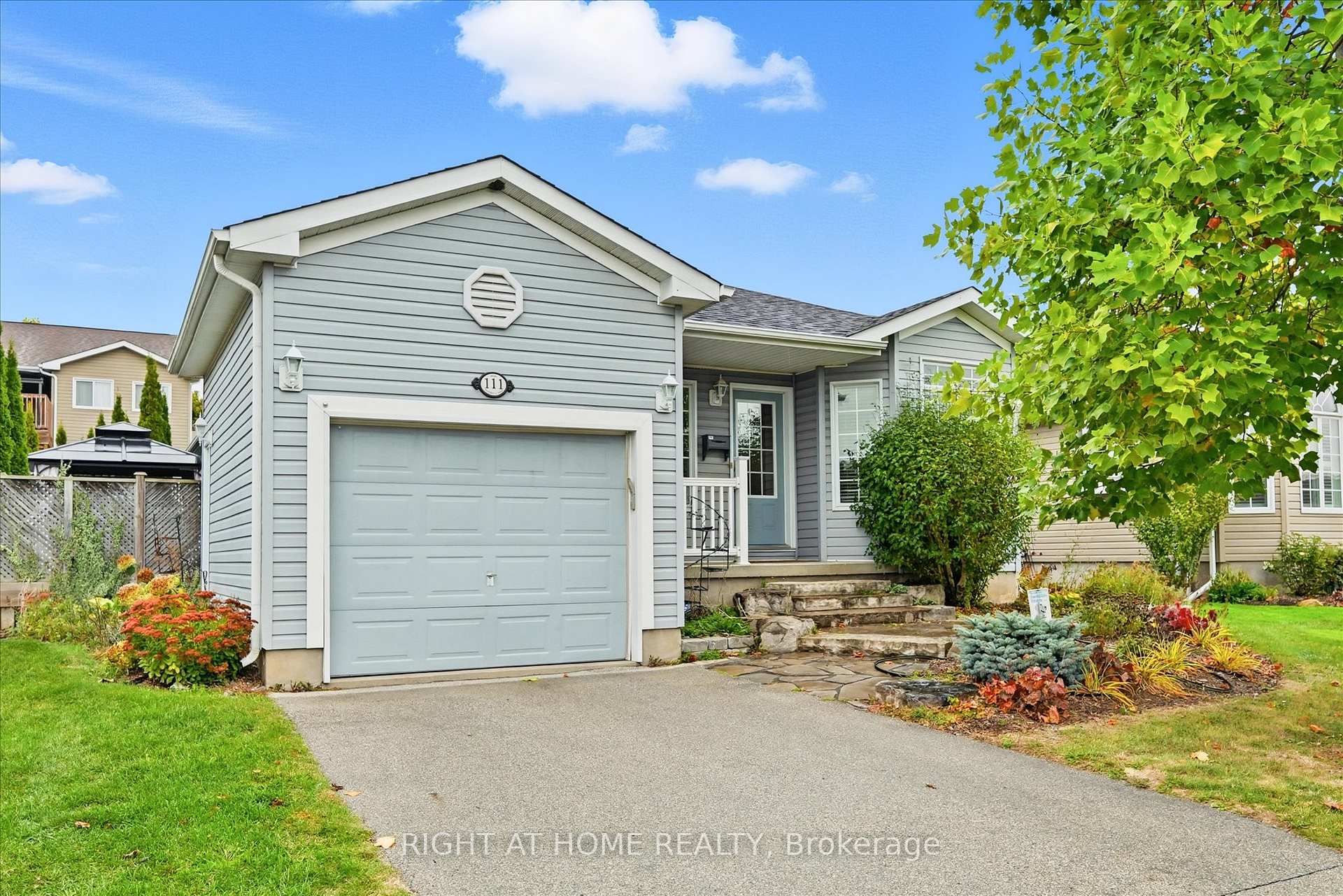 111 Gracehill Crescent Hamilton Ontario Canada Sale residential   Right at Home Realty, Brokerage