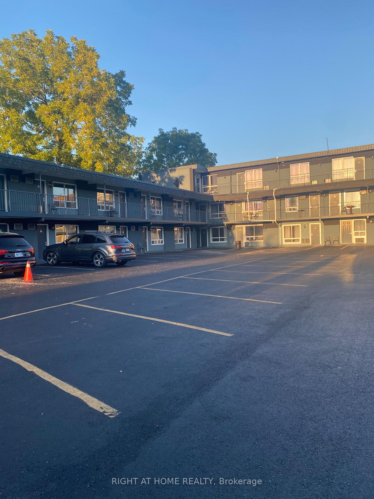 5958 Fallsview Boulevard Niagara Falls Ontario Canada Sale commercial   Right at Home Realty, Brokerage