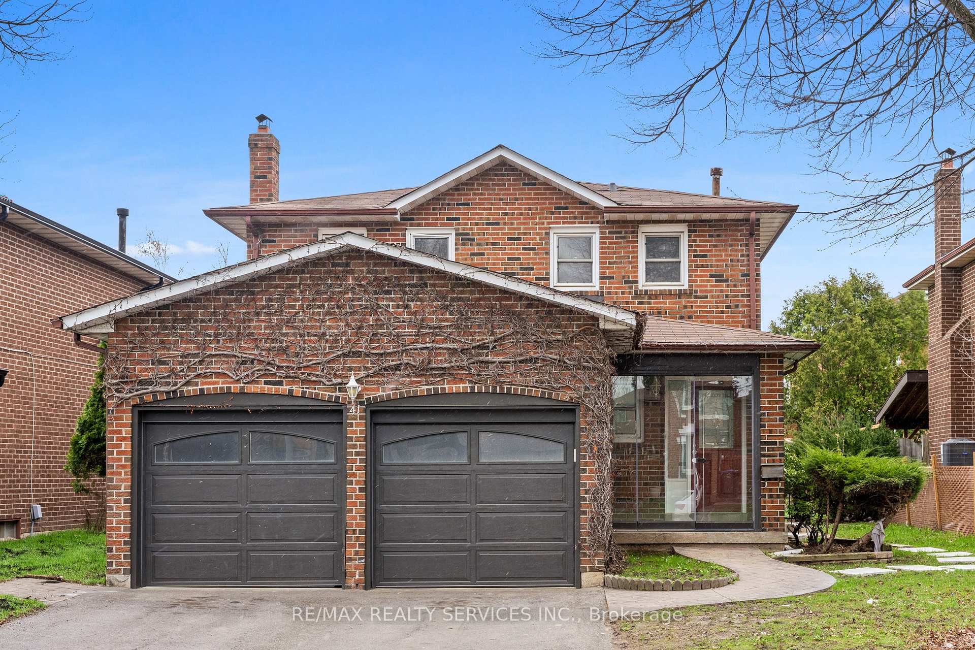 41 Tanager Square Brampton Ontario Canada Sale residential Harpreet Dhillon RE/MAX Realty Services Inc., Brokerage*