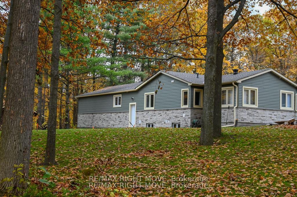 32 Mills Circle Springwater Ontario Canada Rent residential Damian Strak RE/MAX RIGHT MOVE, BROKERAGE *