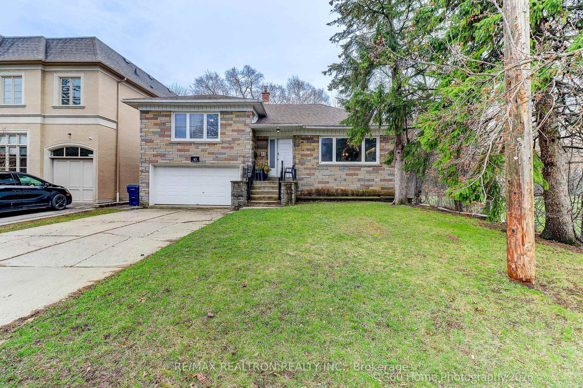 45 Frontenac Drive Toronto Ontario Canada Sale residential Michael Harari RE/MAX Realtron Realty Inc, Brokerage 