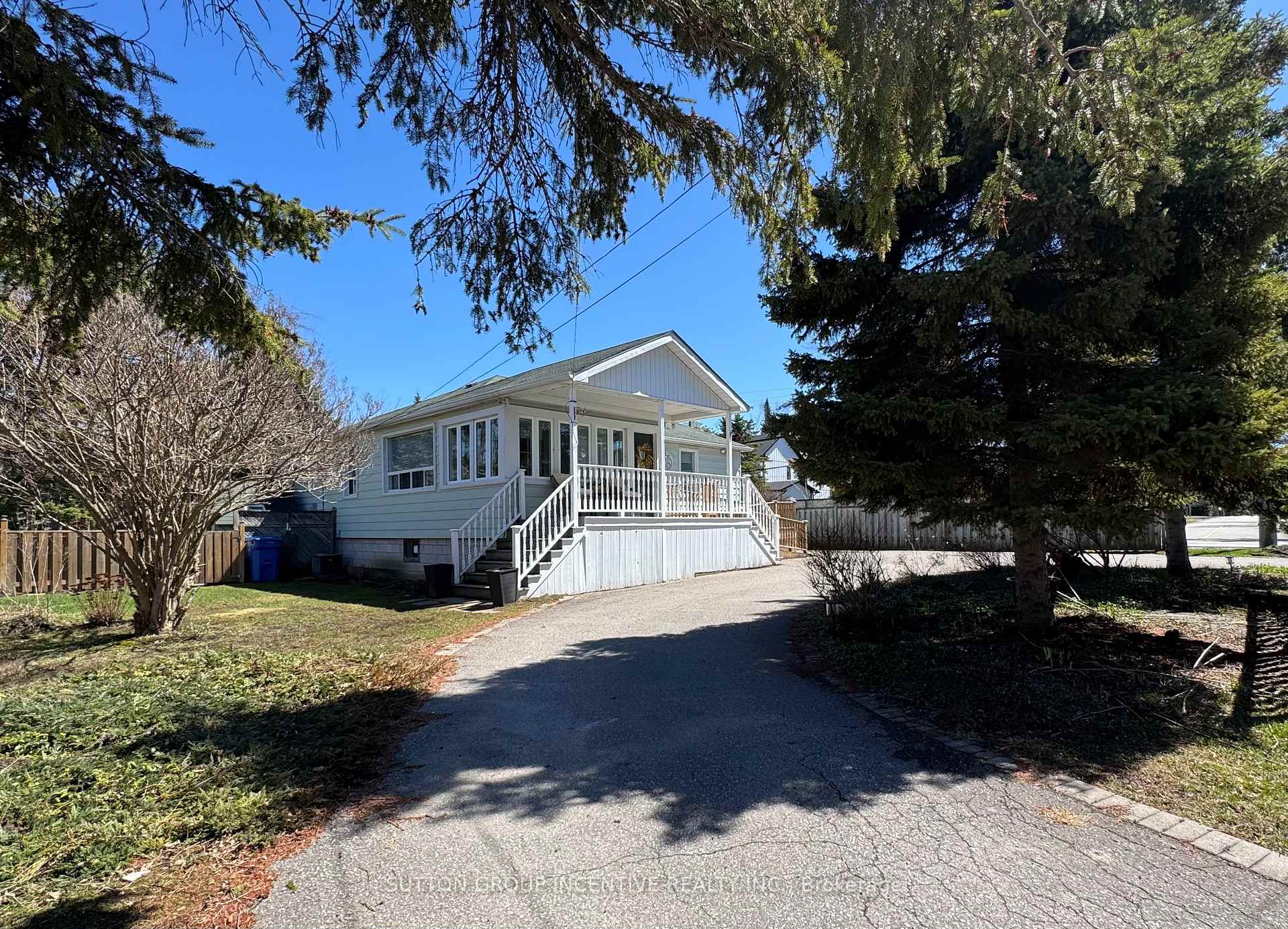 3 Melody Lane Georgina Ontario Canada Sale residential Wanda Hollosi Sutton Group Incentive Realty, Brokerage *