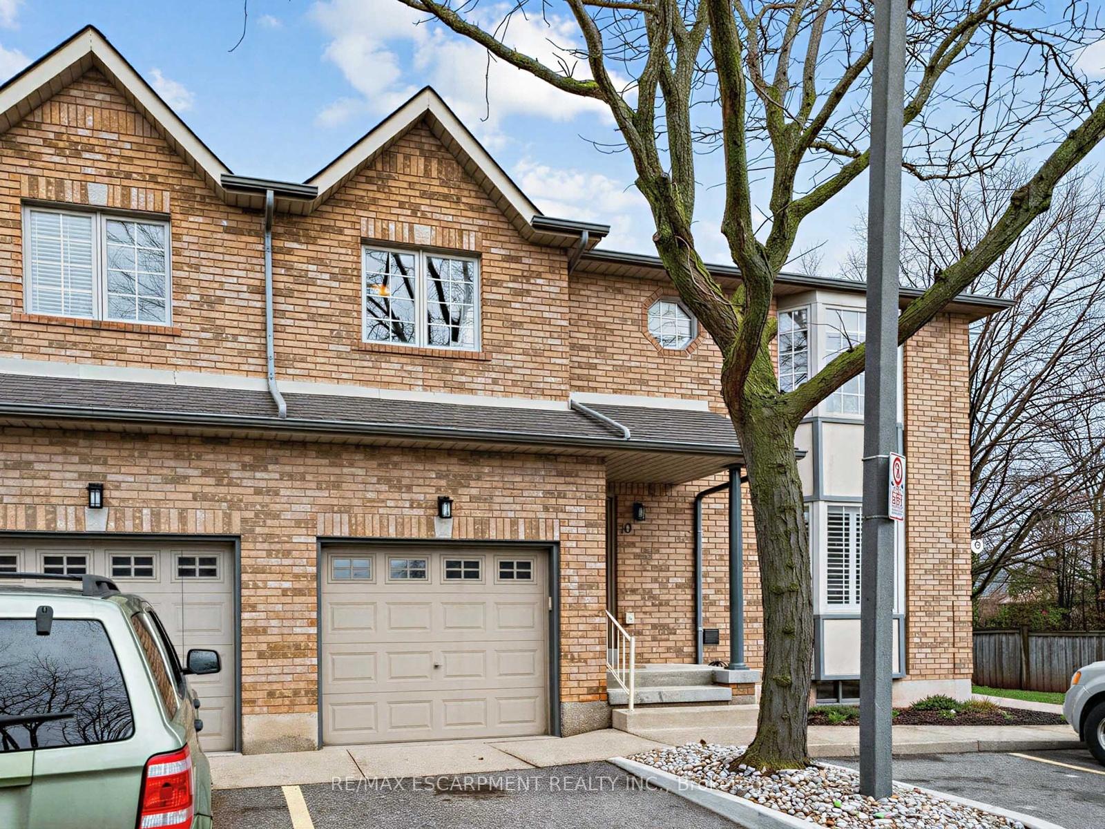 10 - 705 CUMBERLAND Avenue Burlington Ontario Canada Sale residential Lisa Iturriaga RE/MAX ESCARPMENT REALTY INC., BROKERAGE