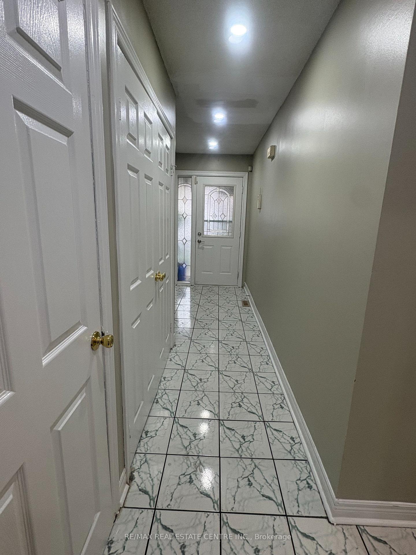 199 - 199 Baronwood Court Brampton Ontario Canada Rent residential Vik Mehmi RE/MAX Real Estate Centre Inc., Brokerage *