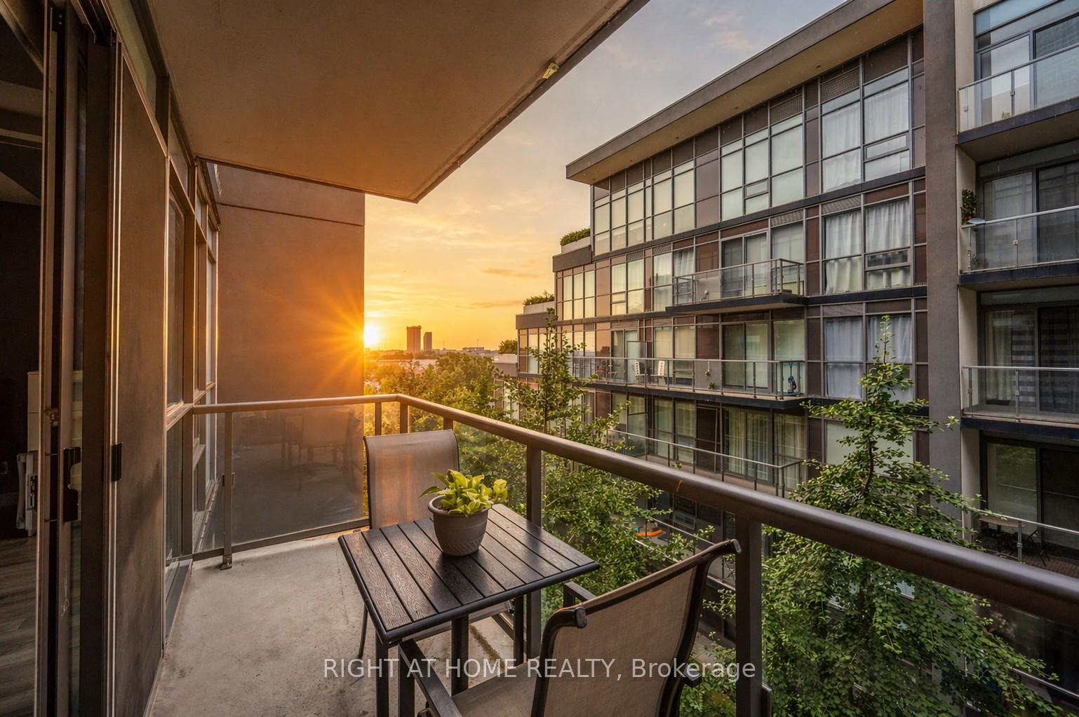 917 - 15 James Finlay Way Toronto Ontario Canada Sale residential Jason Leathwood Right at Home Realty, Brokerage*