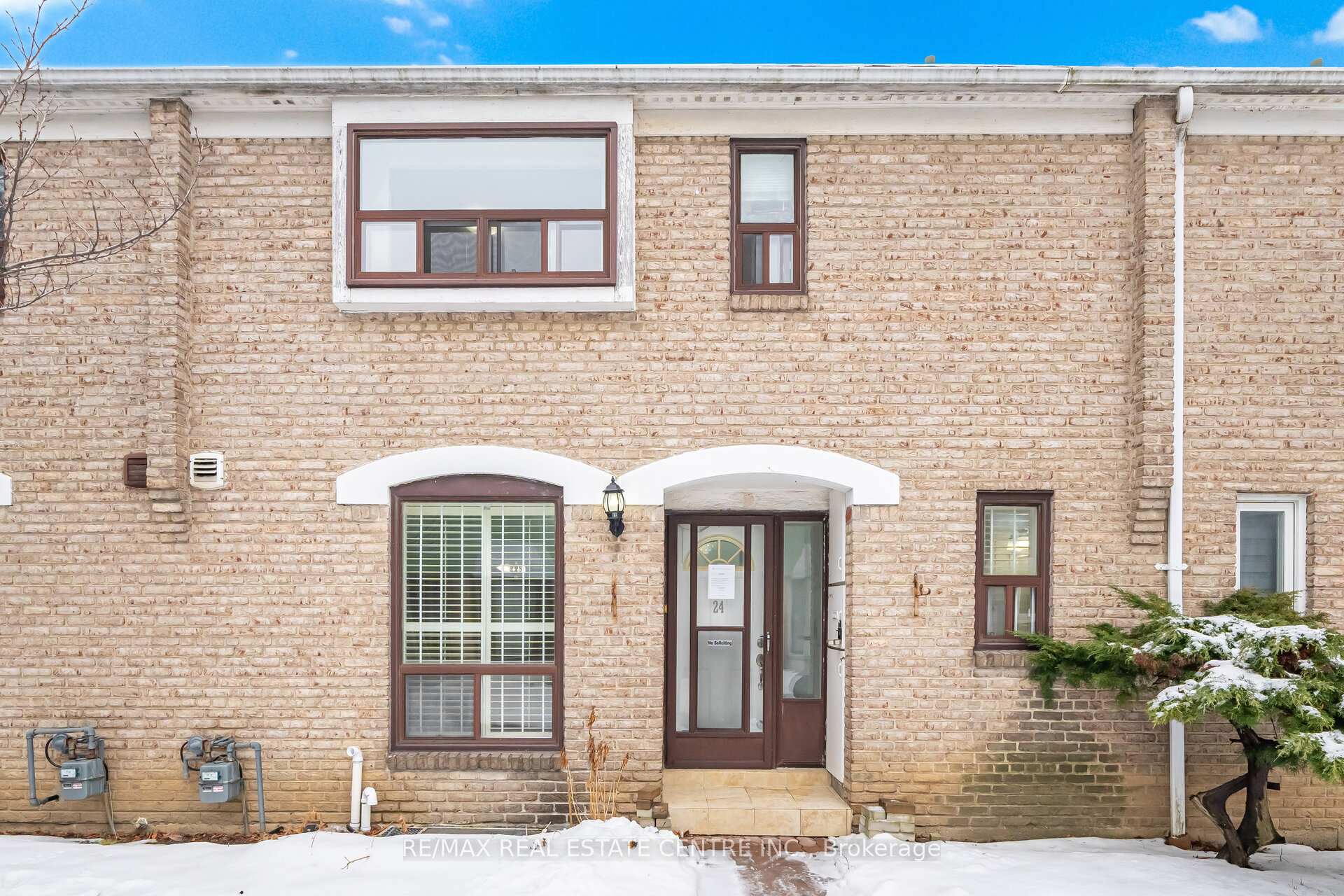 24 - 25 Gosford Boulevard Toronto Ontario Canada Sale residential Shaleen Kumar RE/MAX Real Estate Centre Inc., Brokerage*