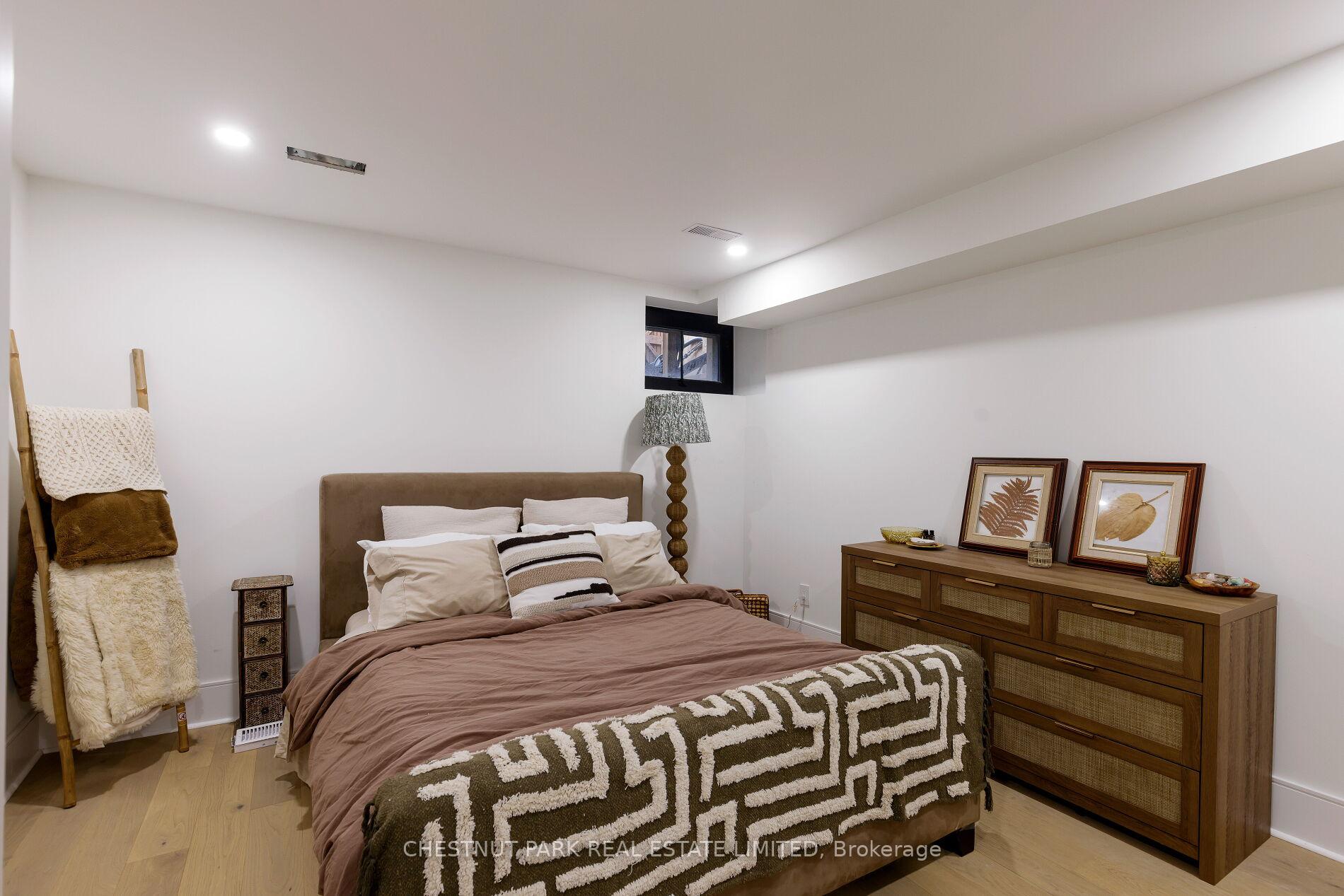 5 Bedroom Single Family Home/House's Image 44