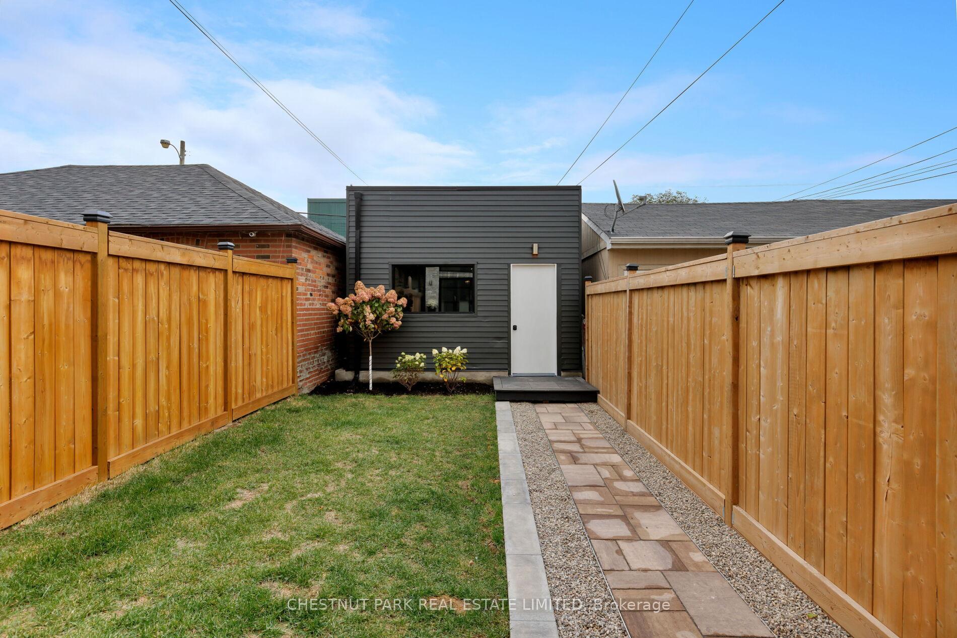 5 Bedroom Single Family Home/House's Image 39