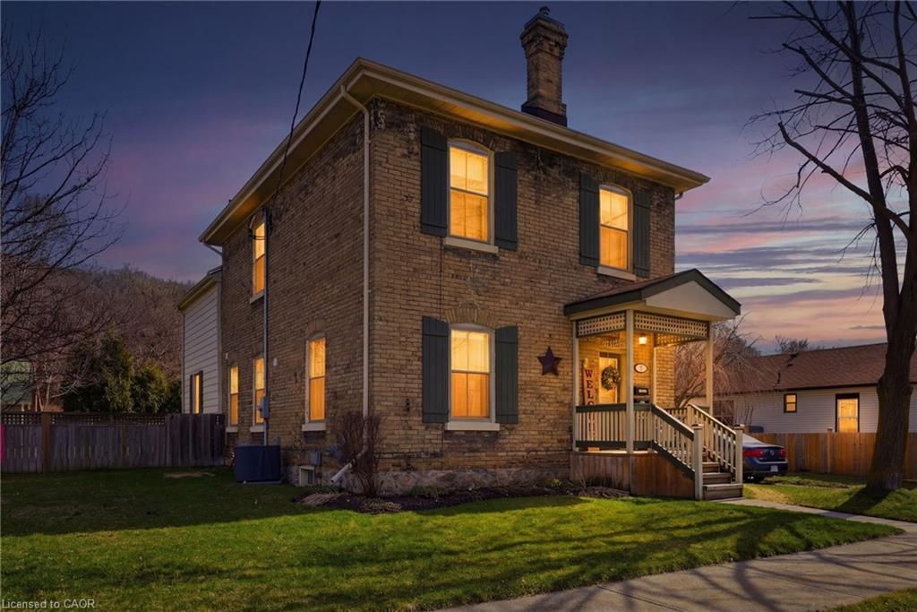 9 Willow Street Paris Ontario Canada Sale residential Mandy Roth RE/MAX TWIN CITY REALTY INC., BROKERAGE*