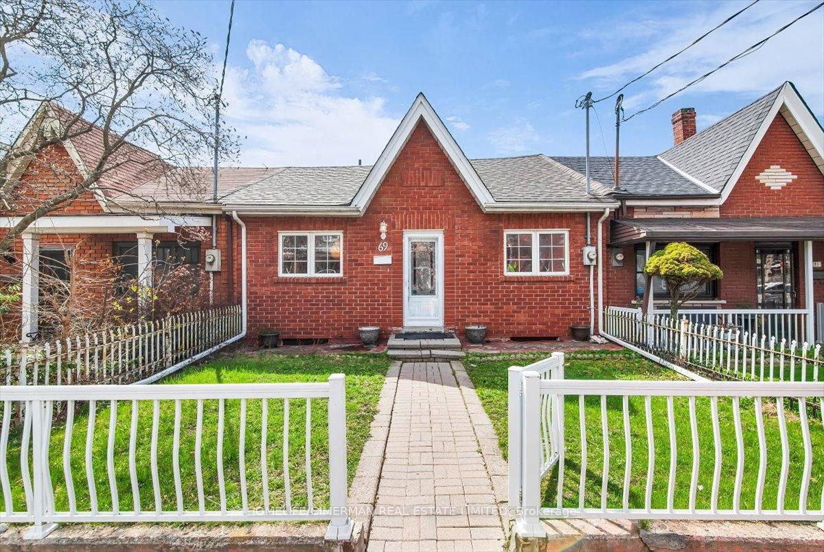 69 Robinson Street Toronto Ontario Canada Sale residential   Canfin Realty Services Inc.