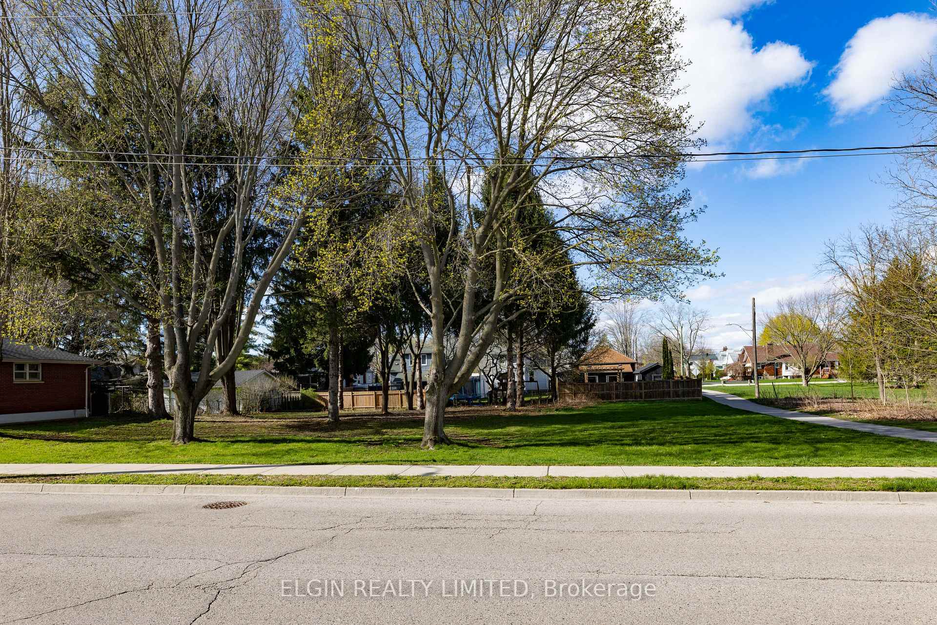 94 Chestnut Street St. Thomas Ontario Canada Sale residential   Elgin Realty 