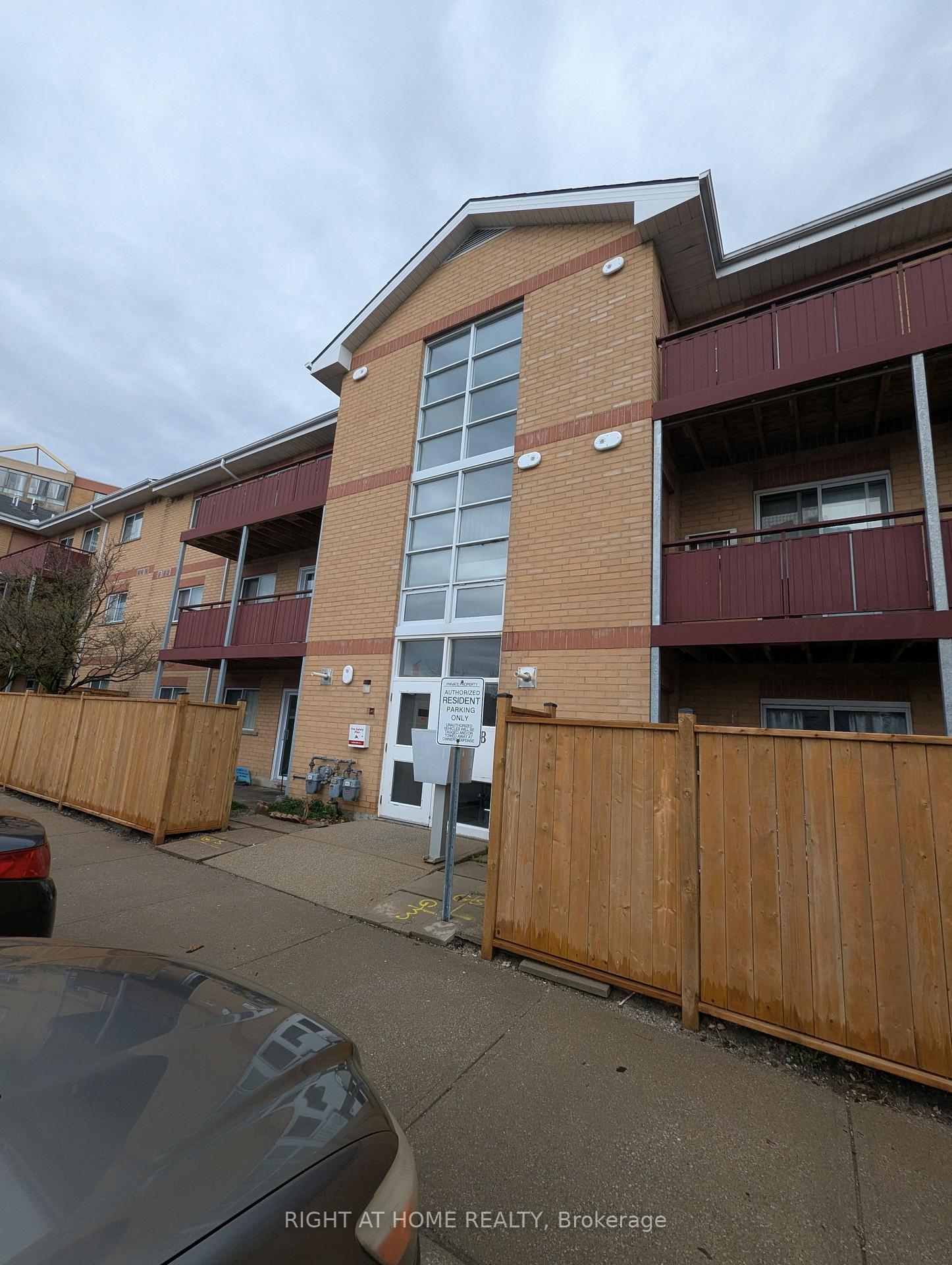 207B - 211 Forum Drive Mississauga Ontario Canada Rent residential Huseyin Perk Right at Home Realty, Brokerage*