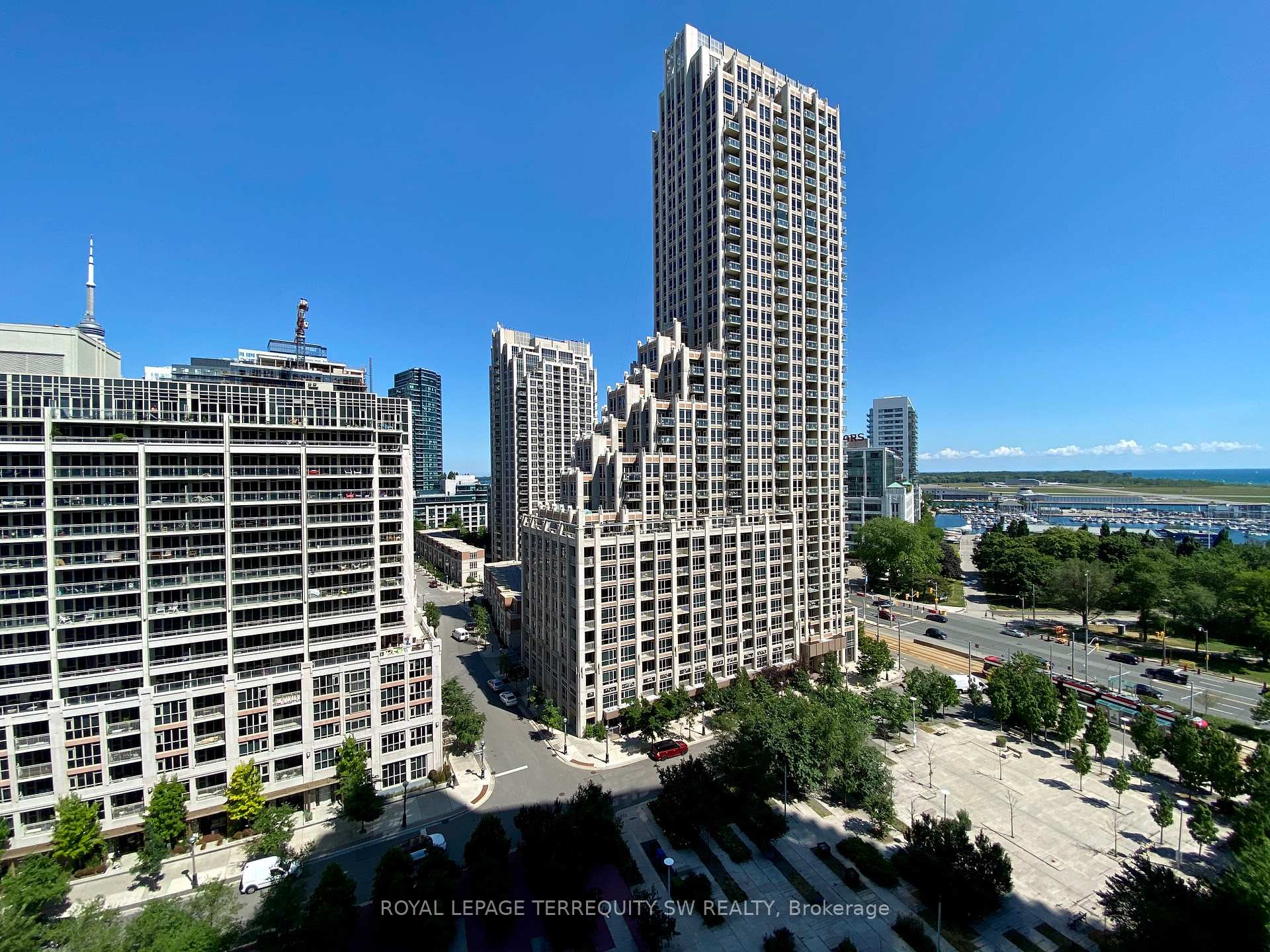 405 - 628 Fleet Street Toronto Ontario Canada Sale residential Bob Bahreinian Re/Max Connect Realty, Brokerage*