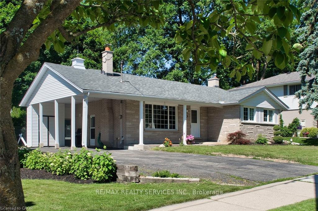 115 Uplands Drive Kitchener Ontario Canada Sale residential Frieda Kotsopoulos RE/MAX Twin City Realty Inc., Brokerage *