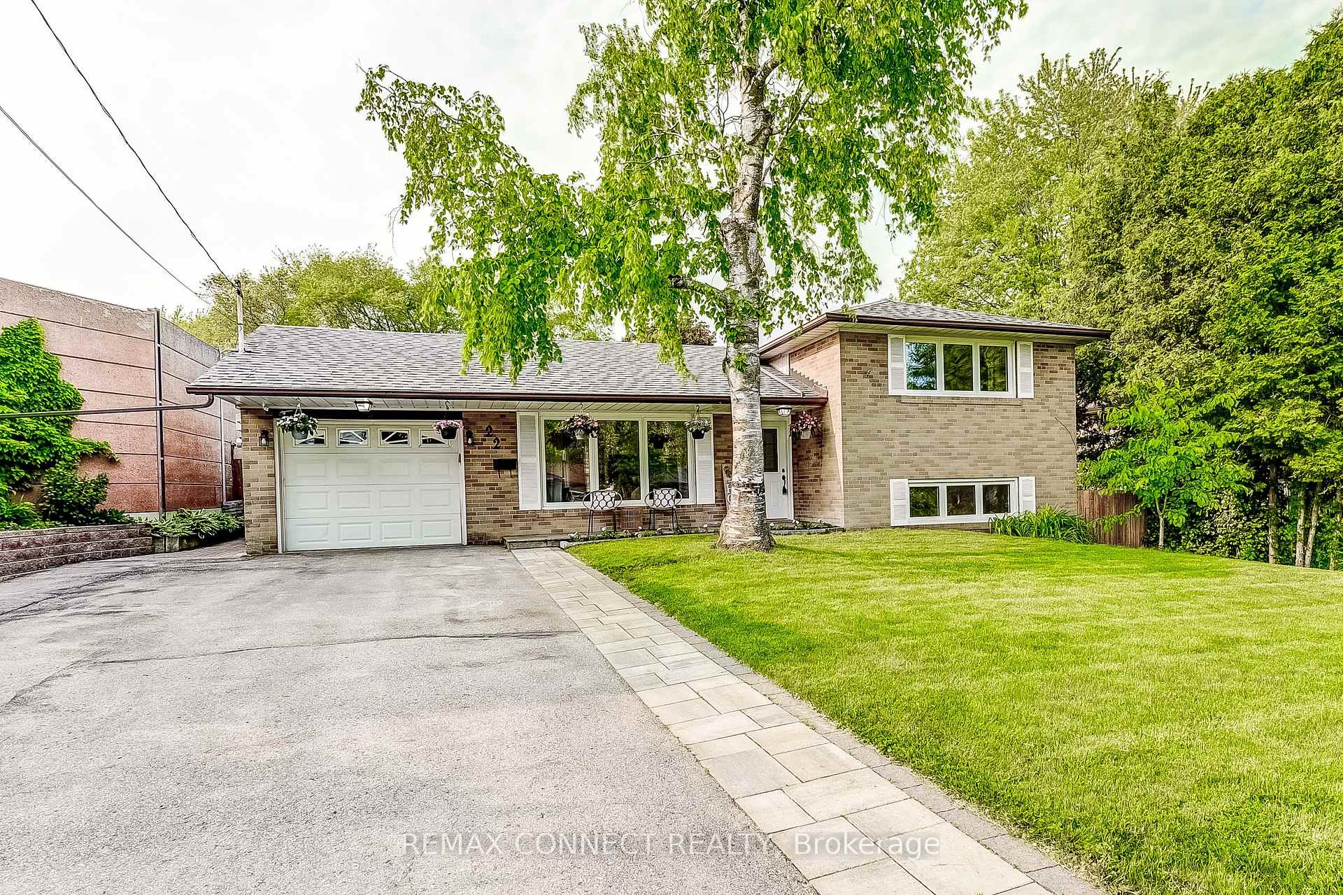 22 Ravine Park Crescent Toronto Ontario Canada Sale residential Ramin Alokozay Right at Home Realty, Brokerage*