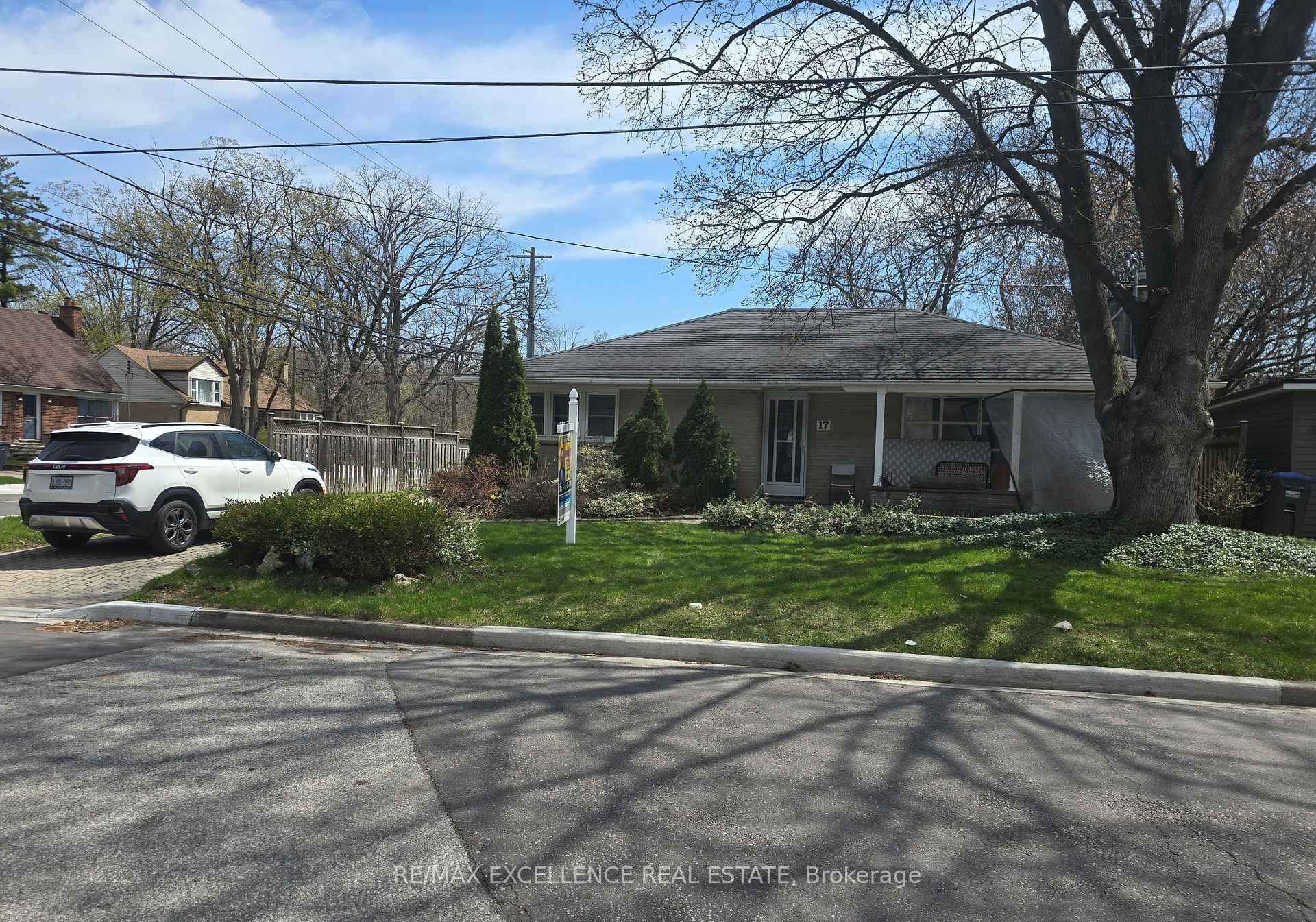 17 Armstrong Street Brampton Ontario Canada Sale residential DEV PATEL RE/MAX EXCELLENCE REAL ESTATE., BROKERAGE*