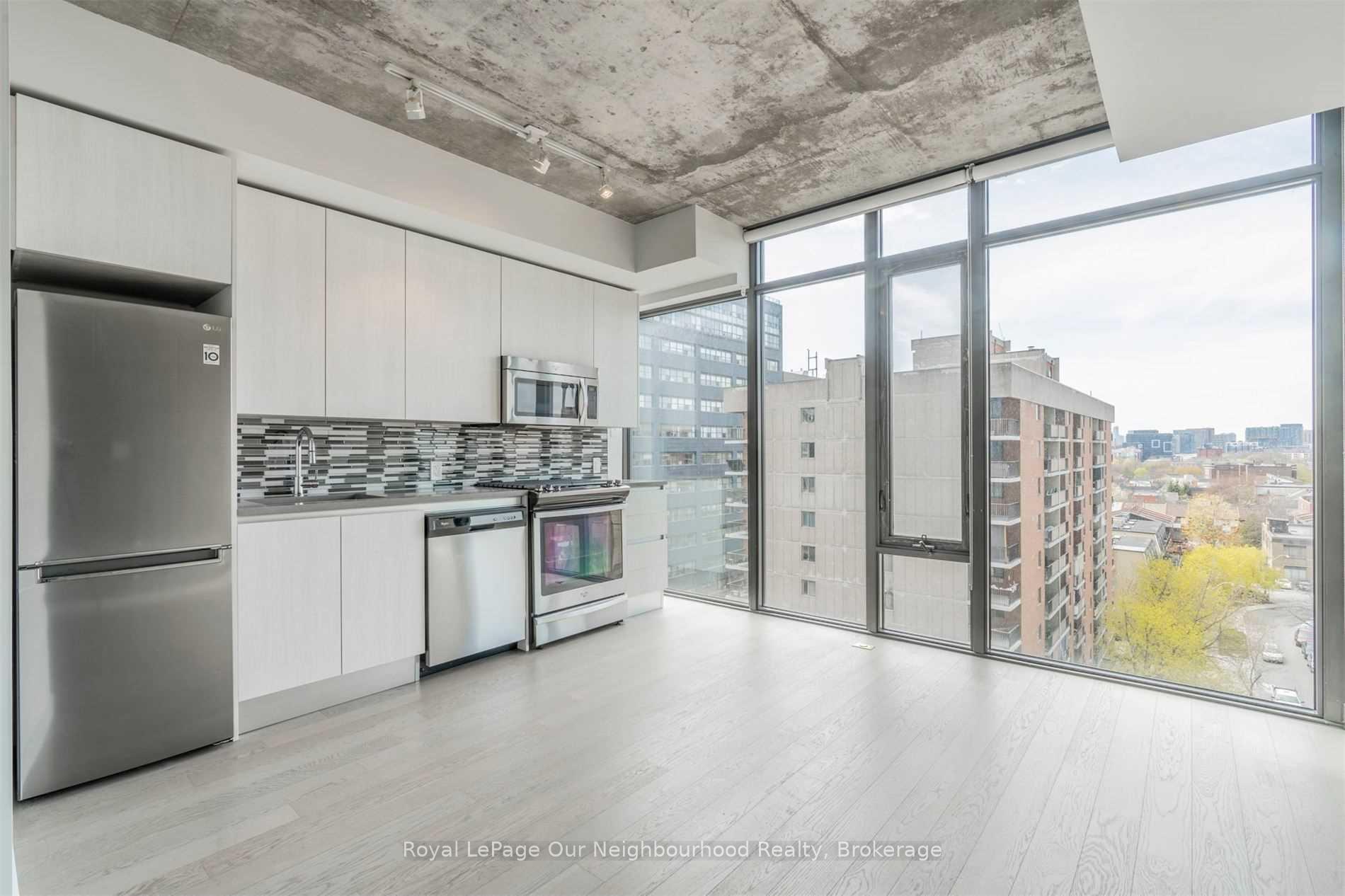 806 - 111 Bathurst Street Toronto Ontario Canada Rent residential Belle Jean Our Neighbourhood Realty Inc., Brokerage*