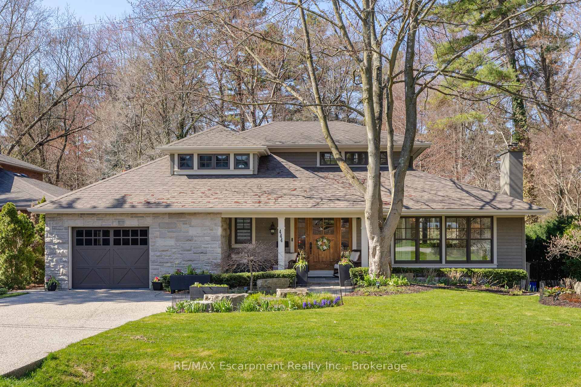 444 Drummond Road Oakville Ontario Canada Sale residential Jeffrey Vella Sutton Group-Summit Realty Inc., Brokerage*